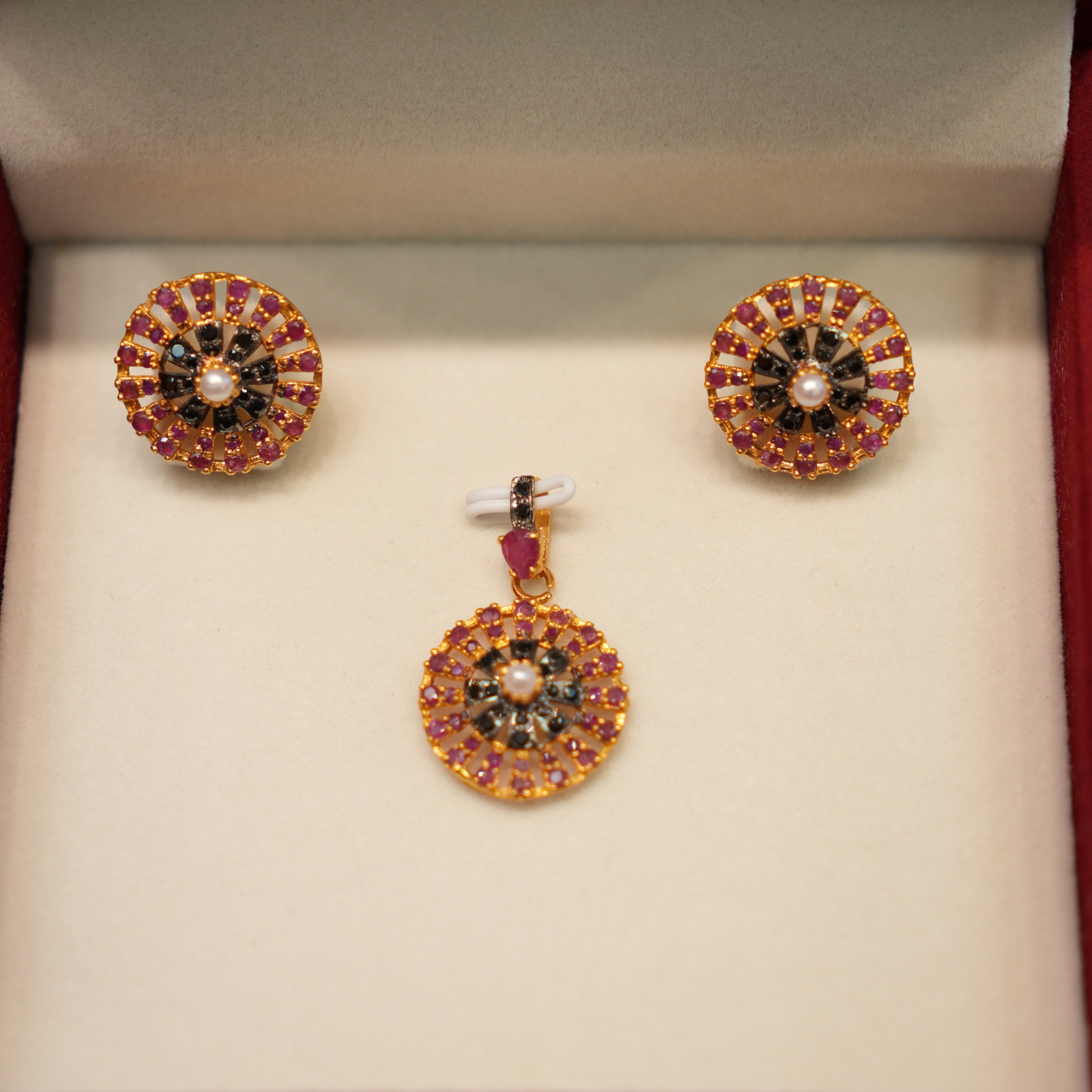 22K Gold Ladies Pendant Set
