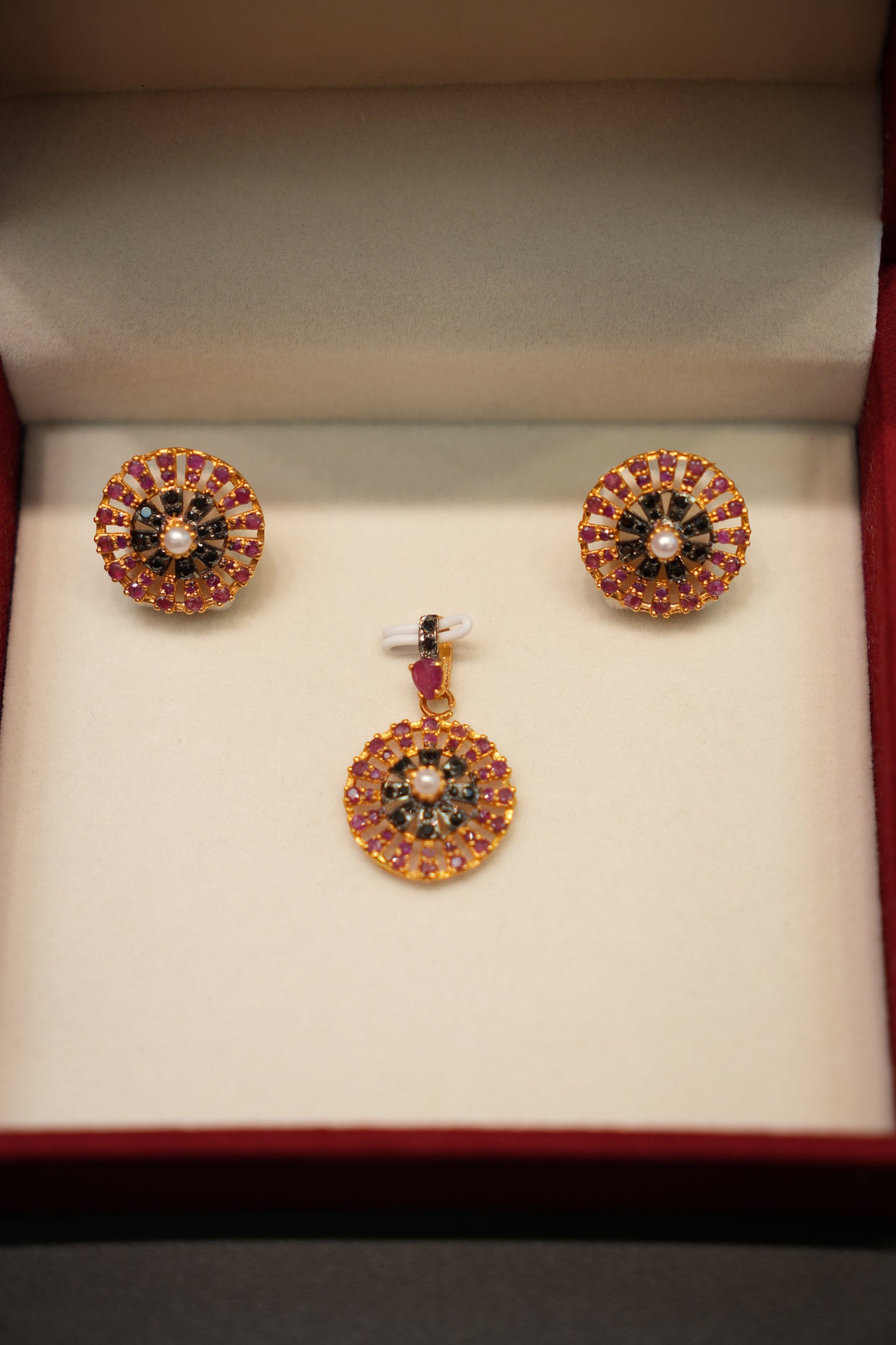 22K Gold Ladies Pendant Set