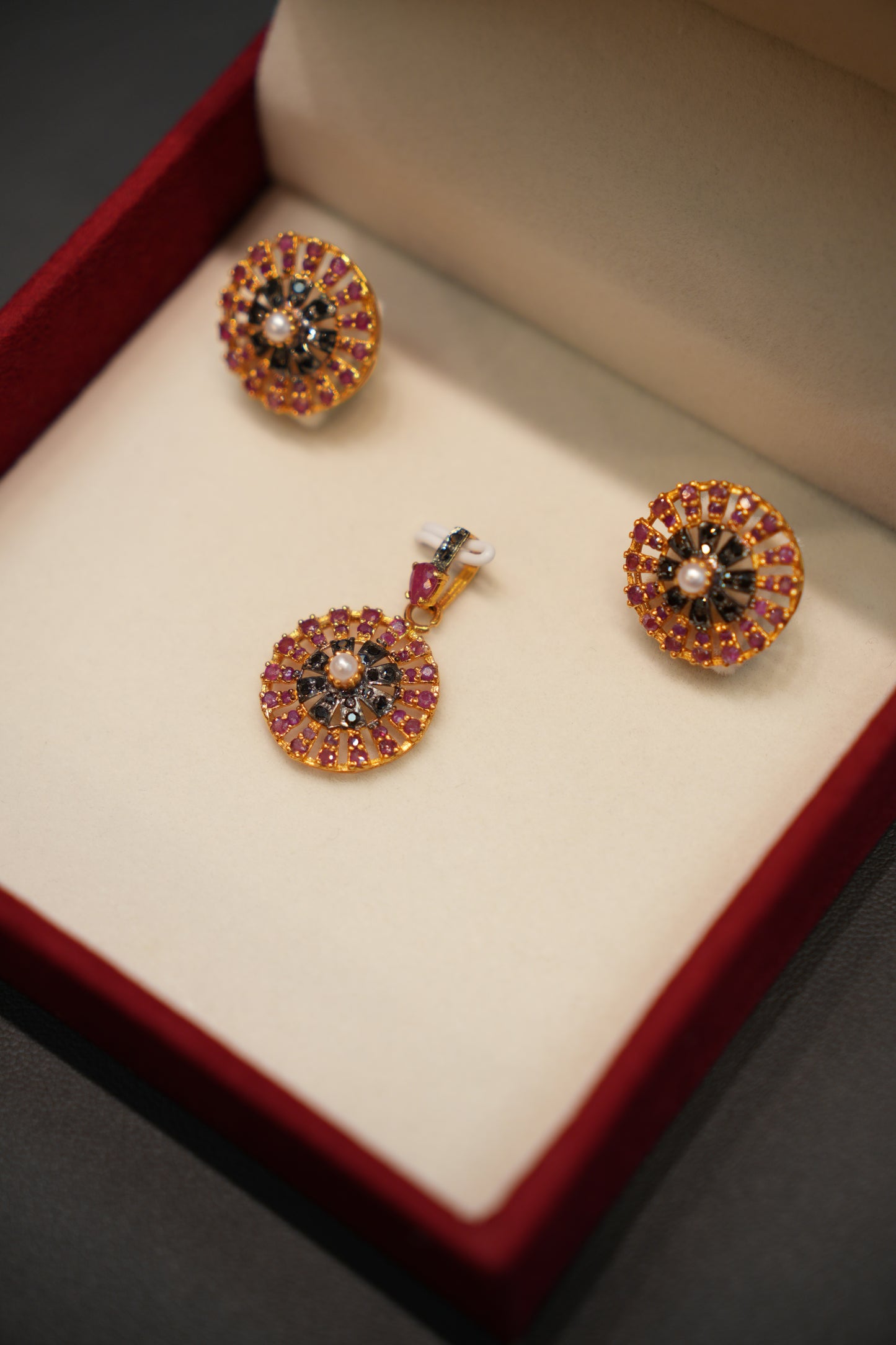 22K Gold Ladies Pendant Set