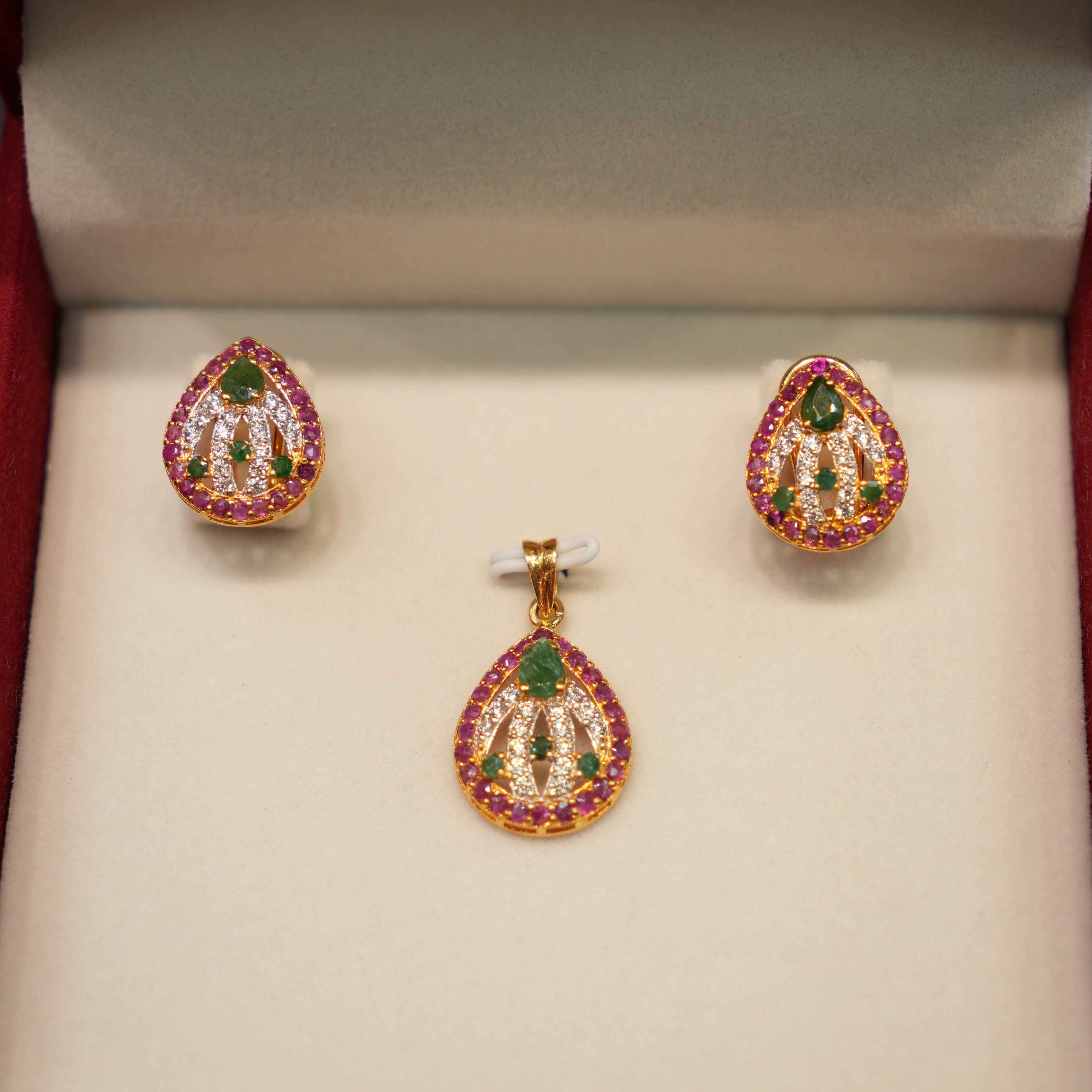 22K Gold Luxury Pendant Set