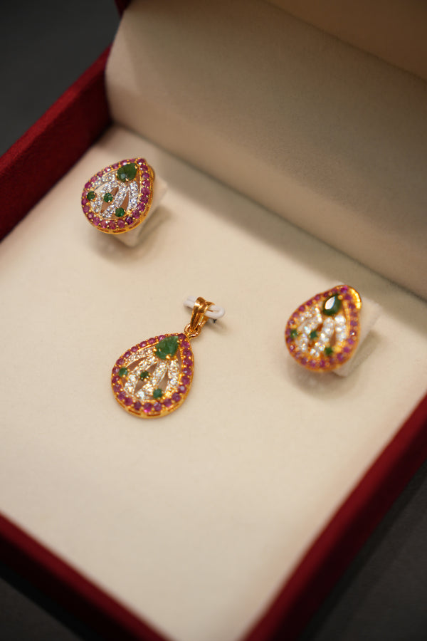 22K Gold Ladies Pendant Set