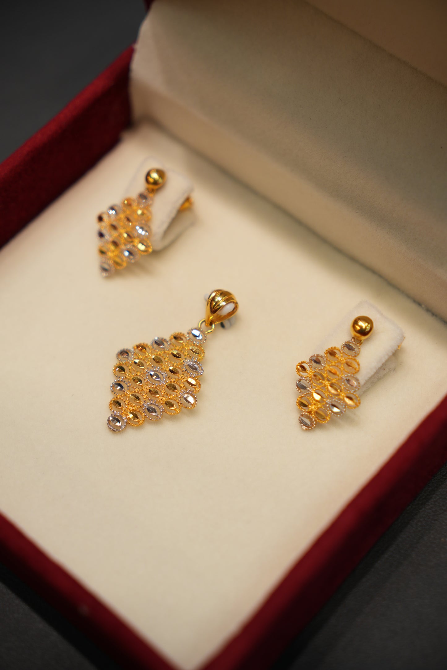 22K Gold Ladies Pendant Set