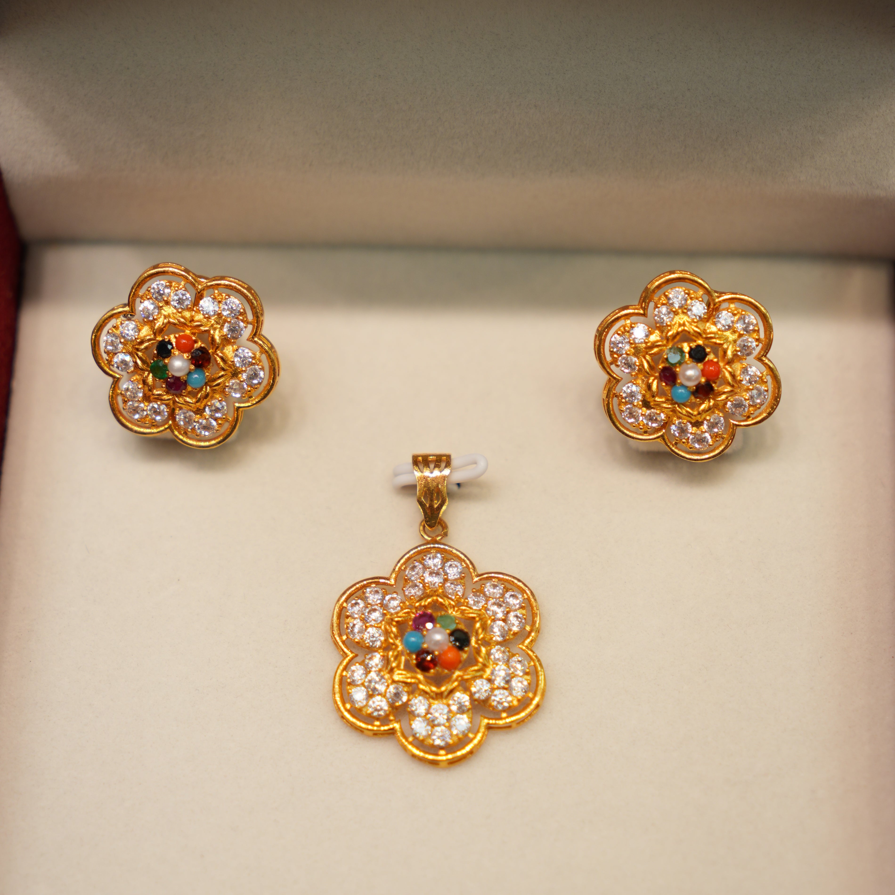 22K Gold Elegant Pendant Set