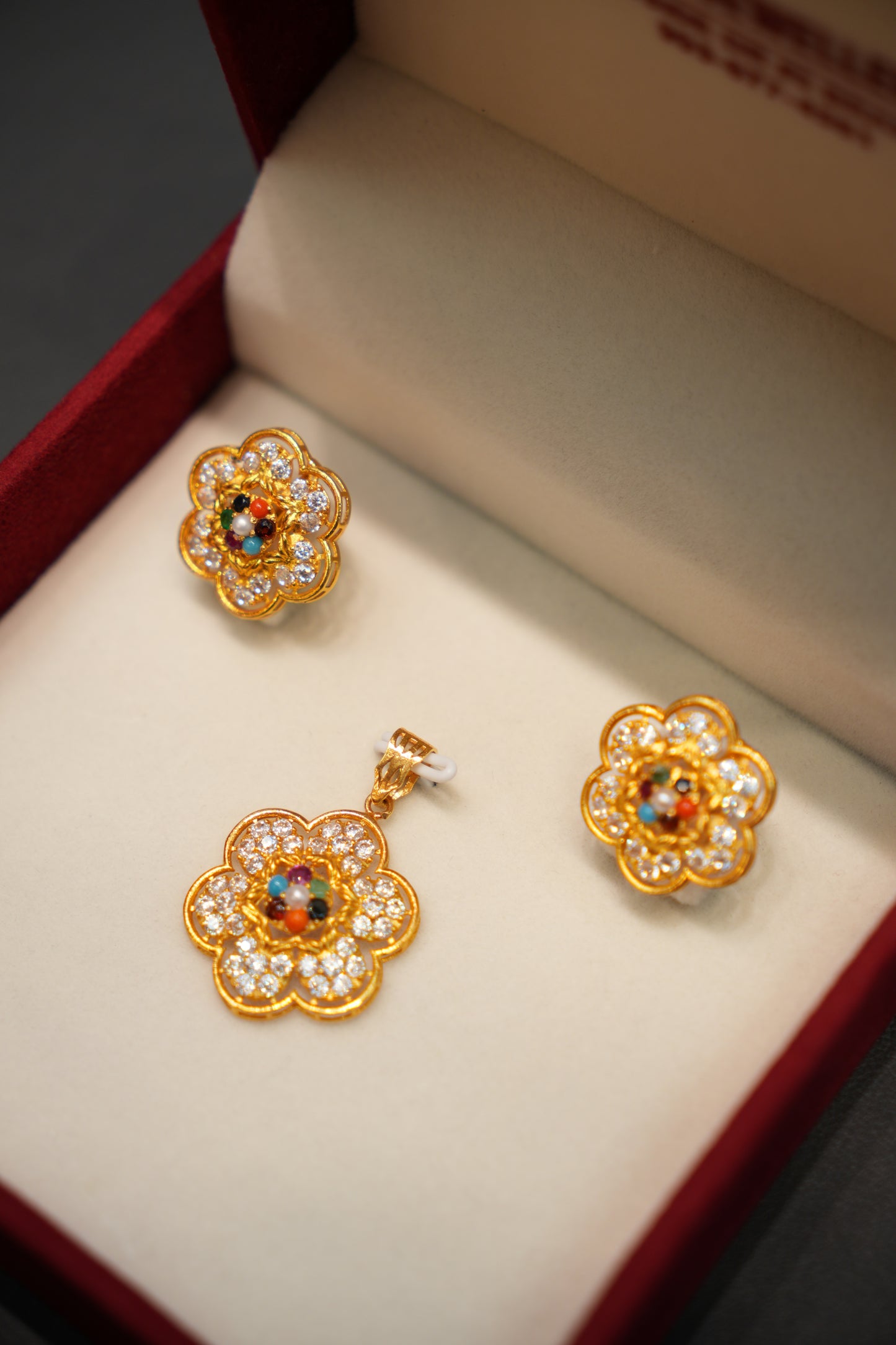 22K Gold Ladies Pendant Set