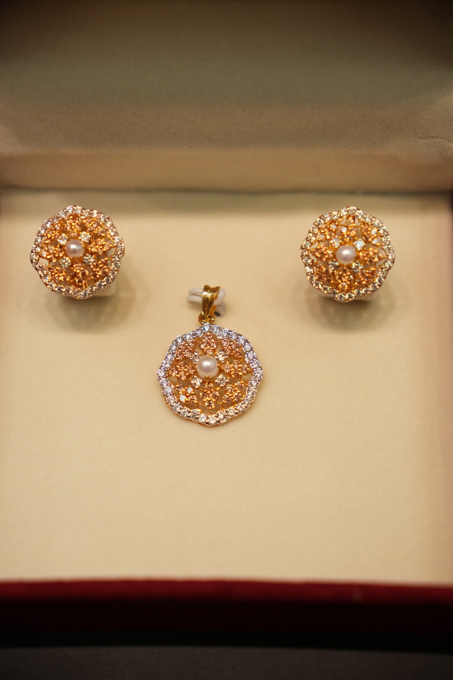 22K Gold Ladies Pendant Set