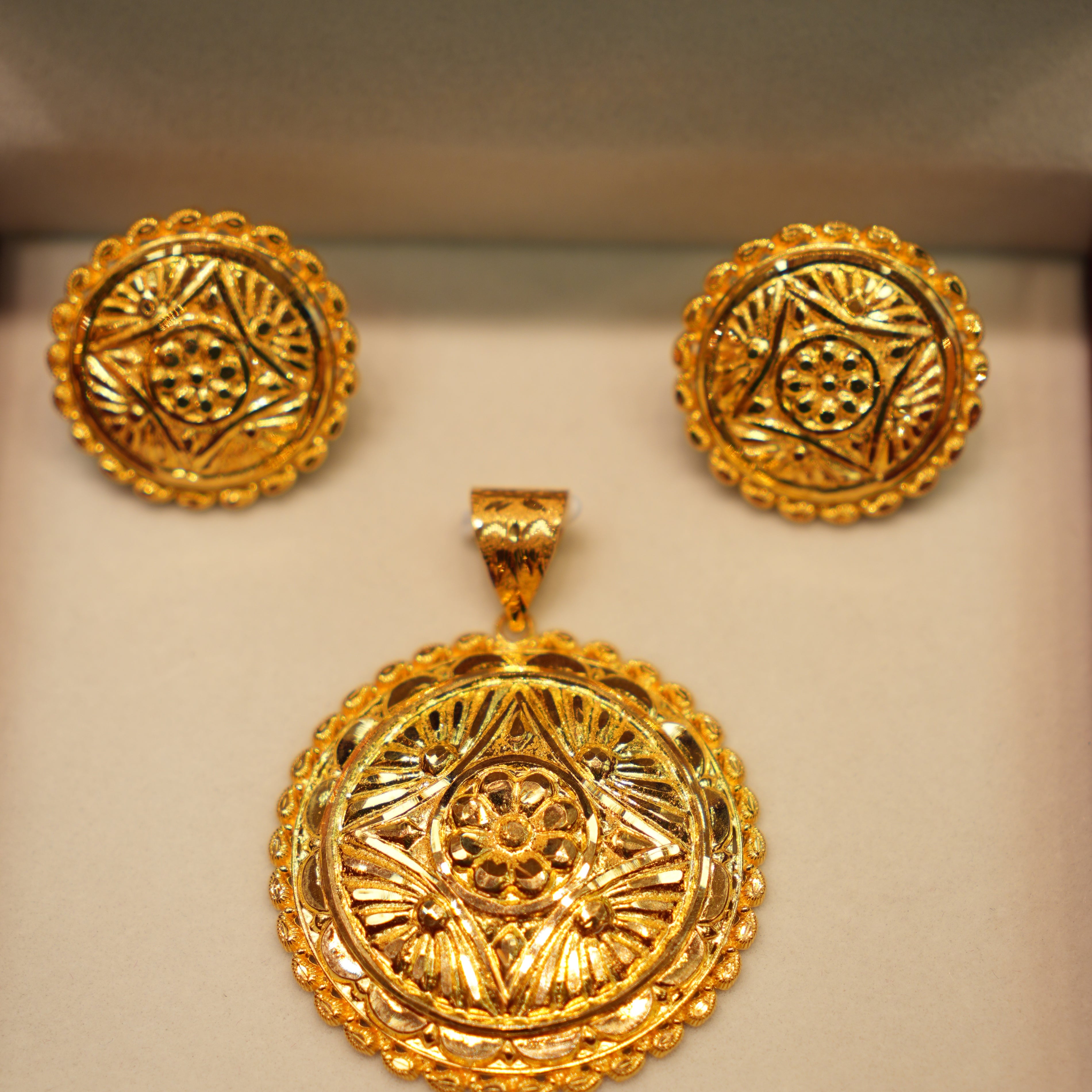 22K Gold Modern Pendant Set