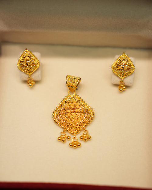 22K Gold Ladies Pendant Set