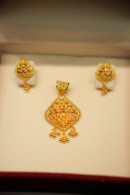 22K Gold Ladies Pendant Set