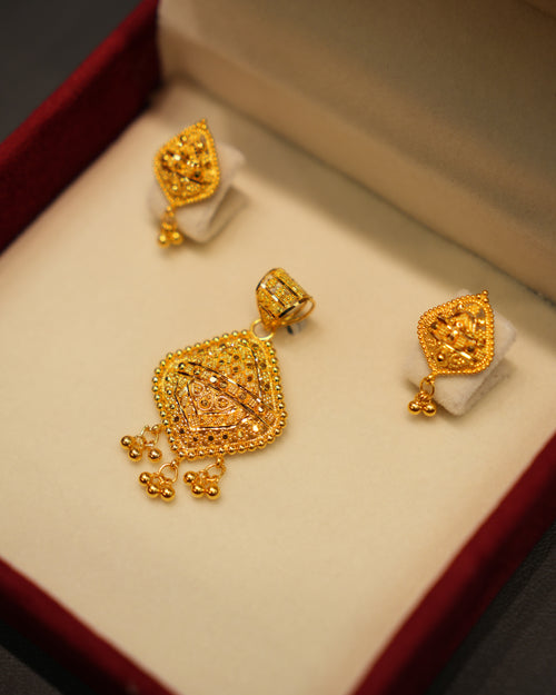22K Gold Ladies Pendant Set