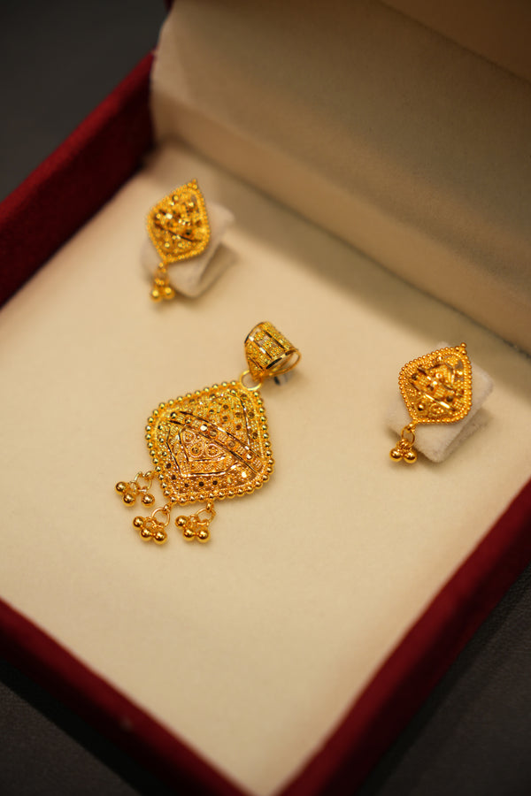 22K Gold Ladies Pendant Set