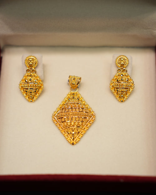 22K Gold Ladies Pendant Set