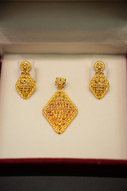 22K Gold Ladies Pendant Set