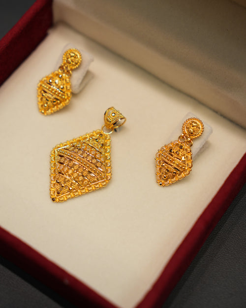 22K Gold Ladies Pendant Set