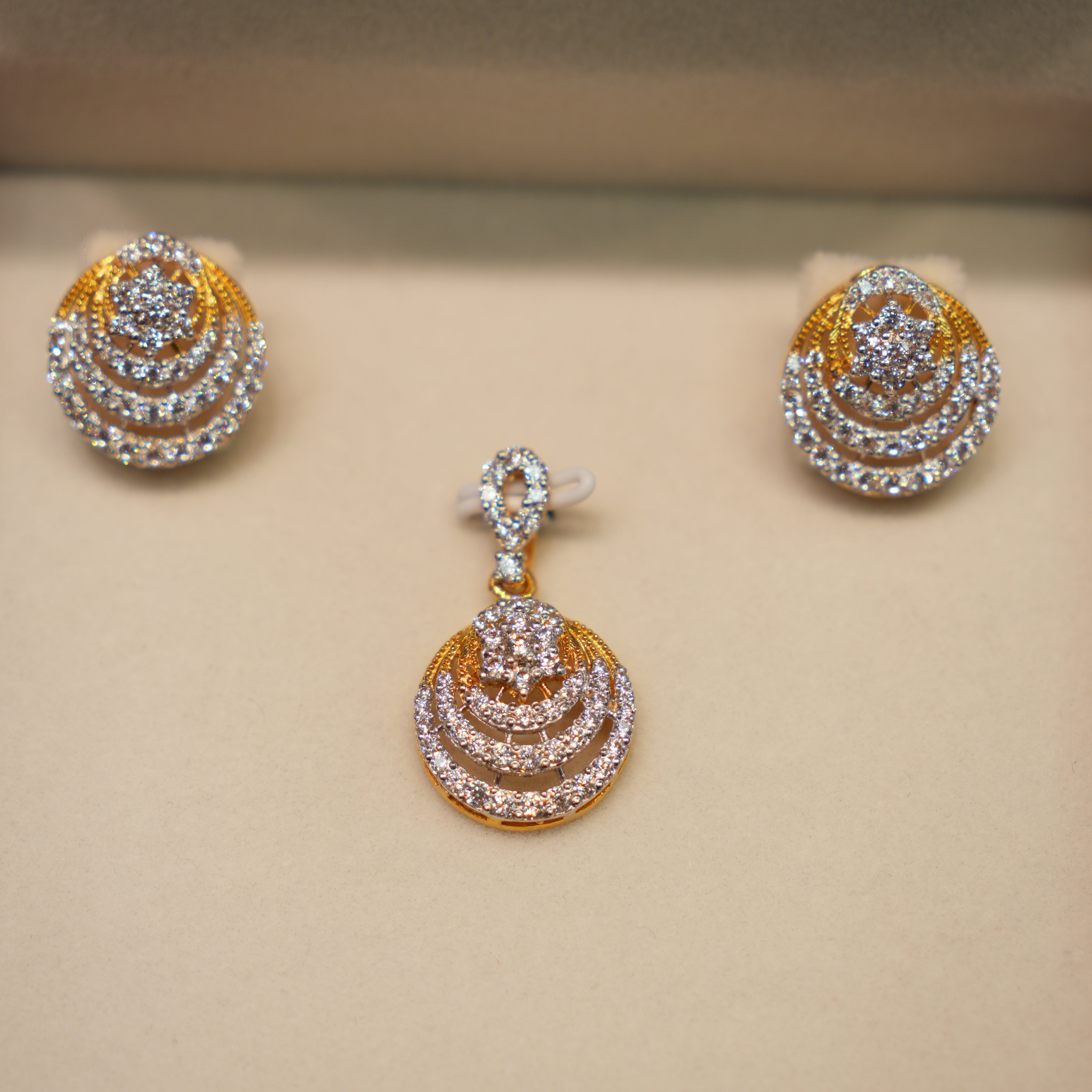 22K Gold Ladies Pendant Set