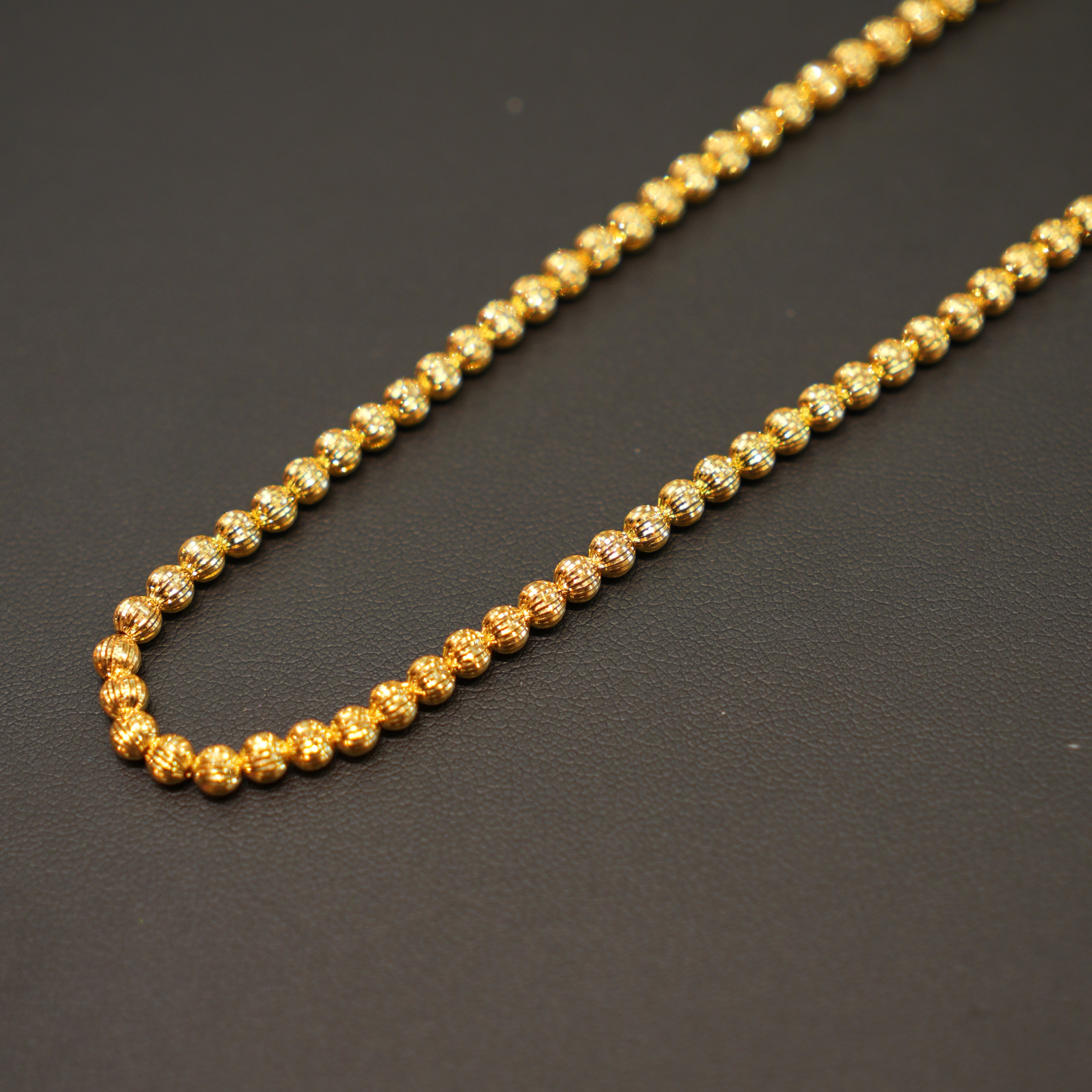 Stylish diamond-studded gold necklace