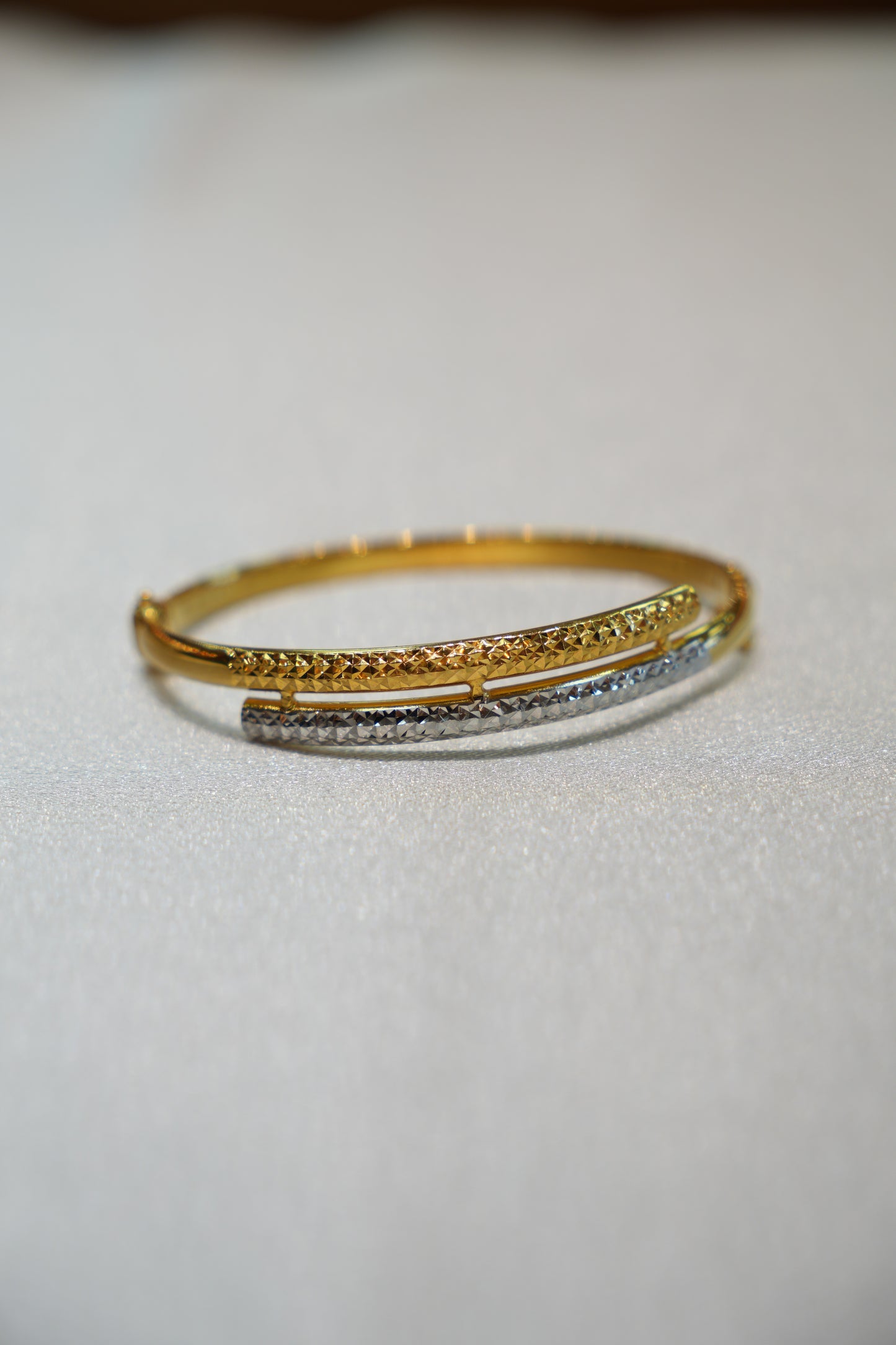 22k Gold Ladies Bangle Bracelet