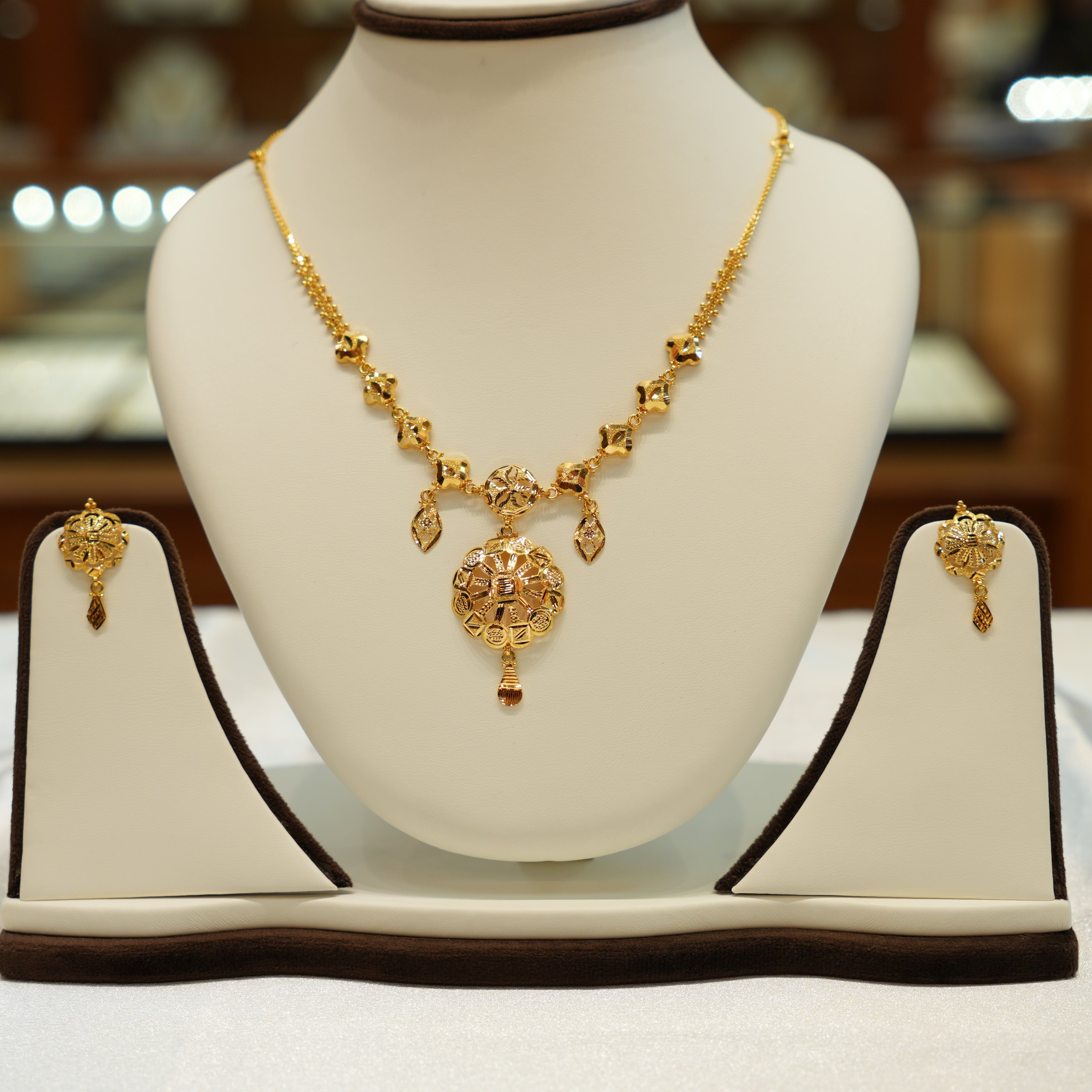 22KT Gold Modern Necklace