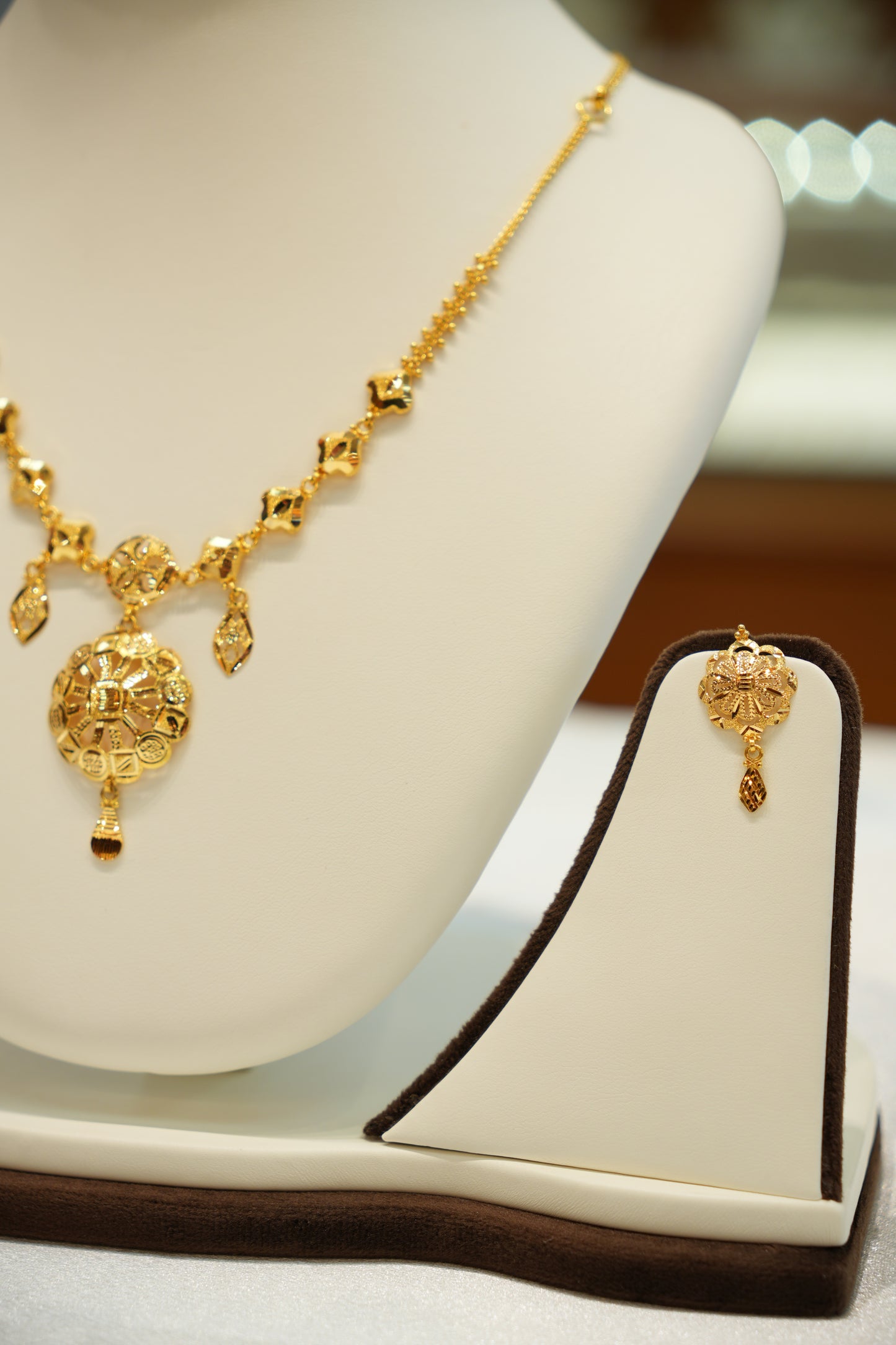 22Kt Gold Ladies Necklace