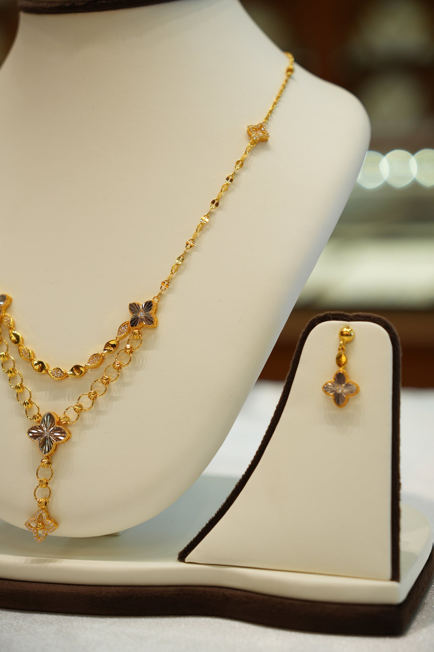 22Kt Gold Ladies Necklace