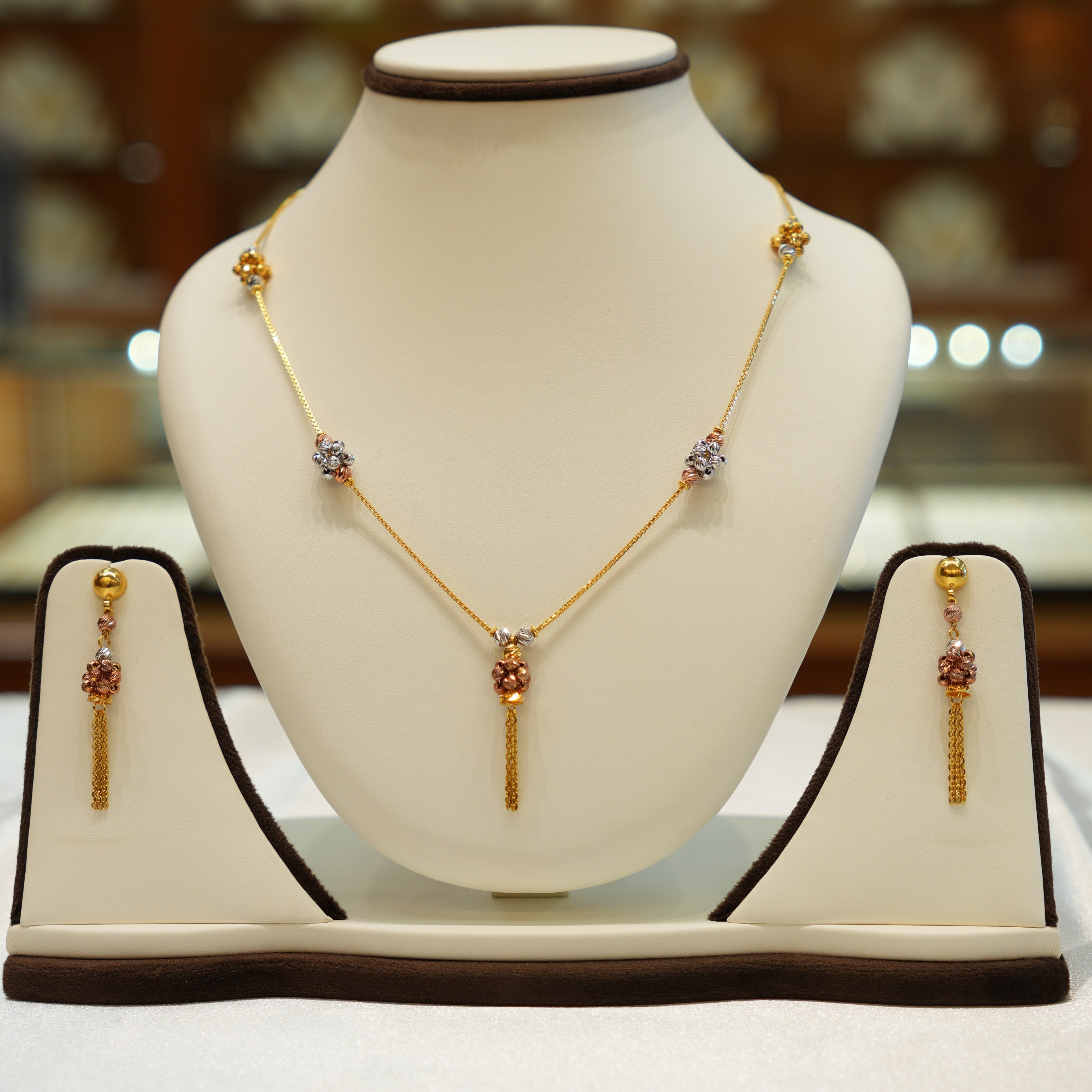 Premium gold jewelry necklace for women