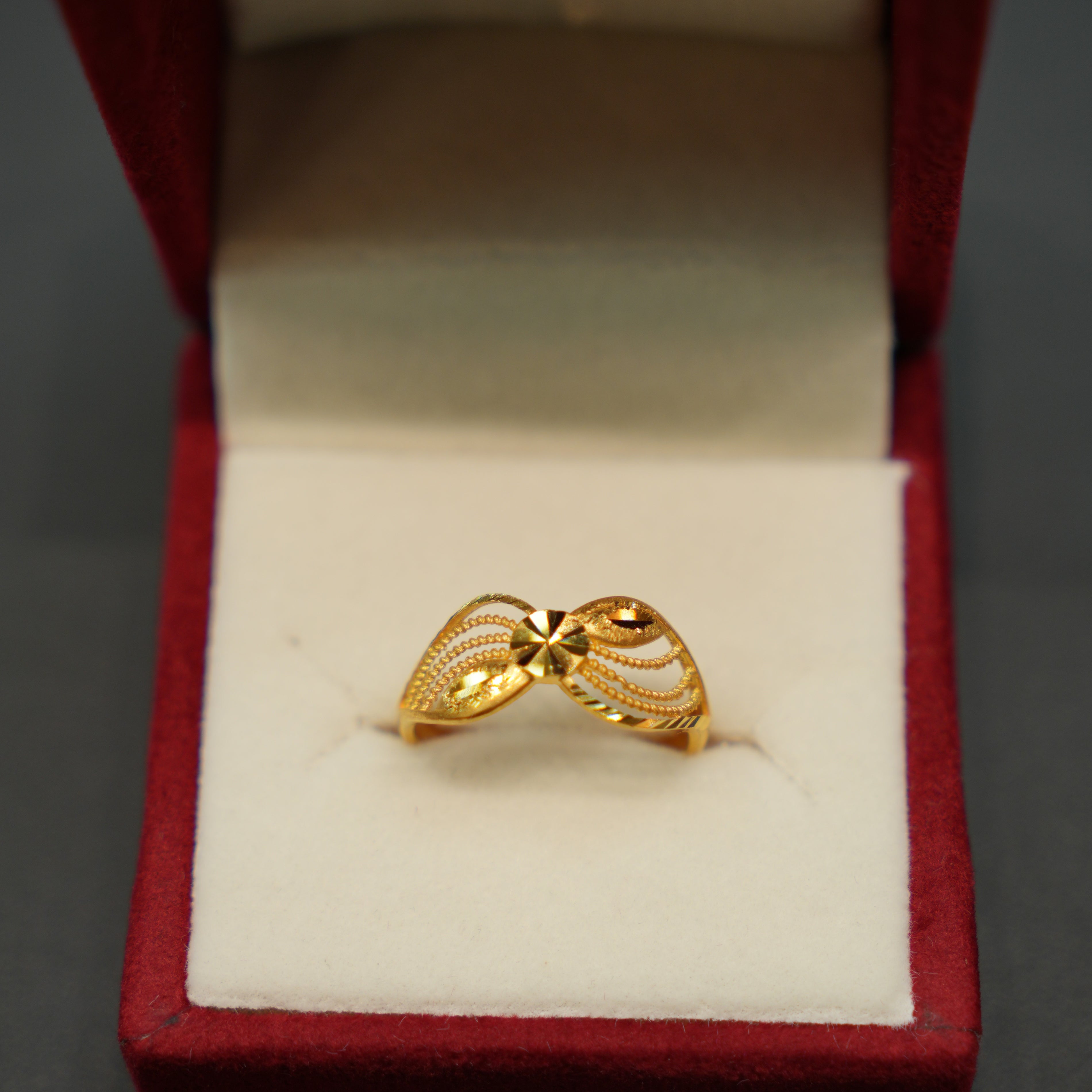 4. Beautiful 22K gold ring for everyday wear