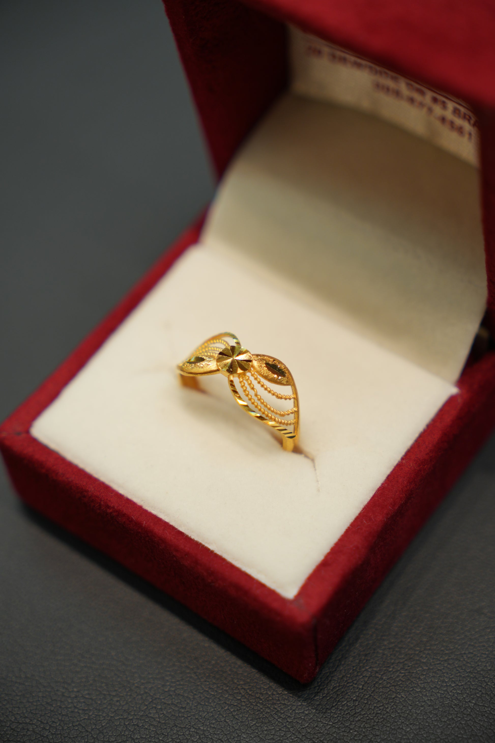Elegant yellow gold ring crafted in 22K gold
