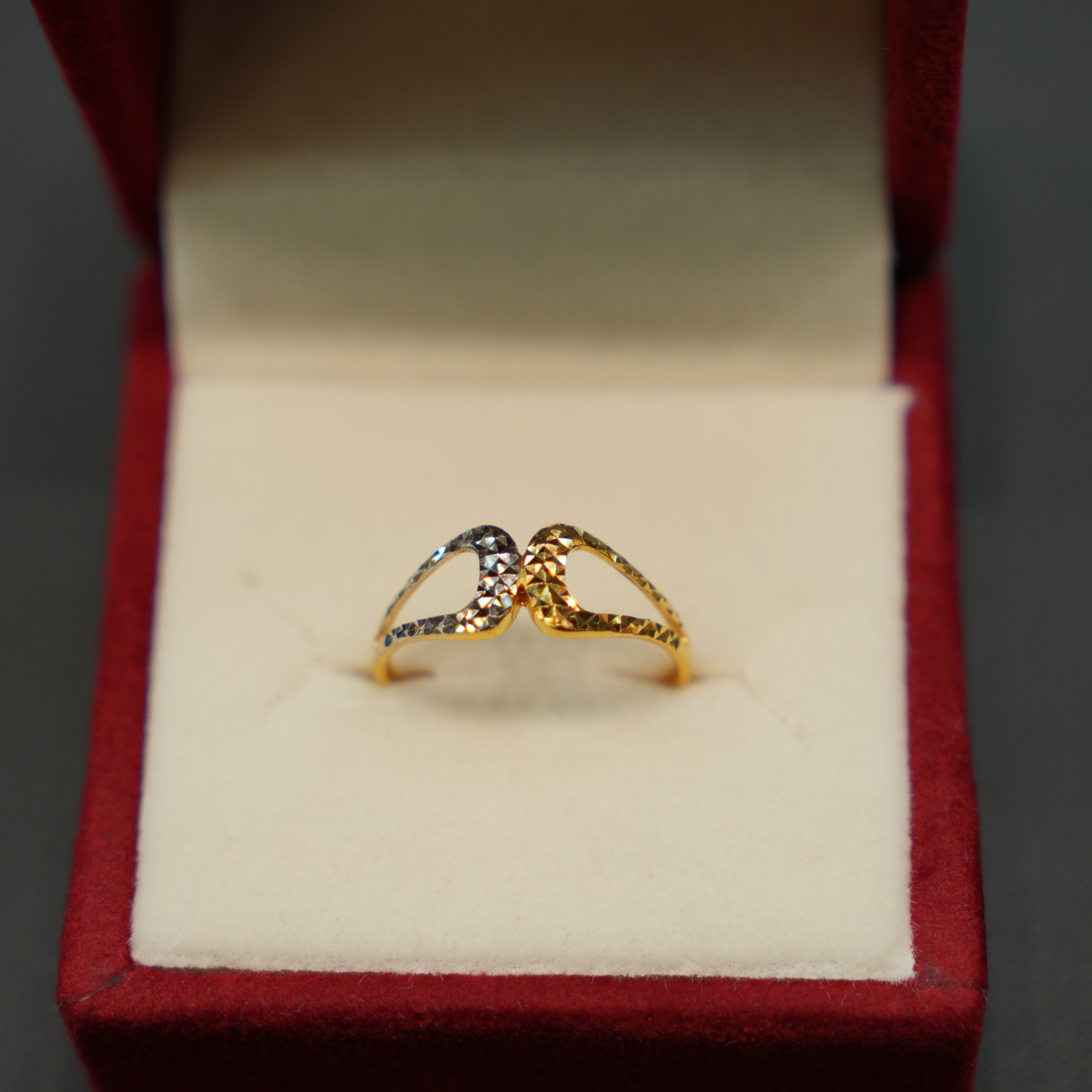 22K Gold Ladies Ring