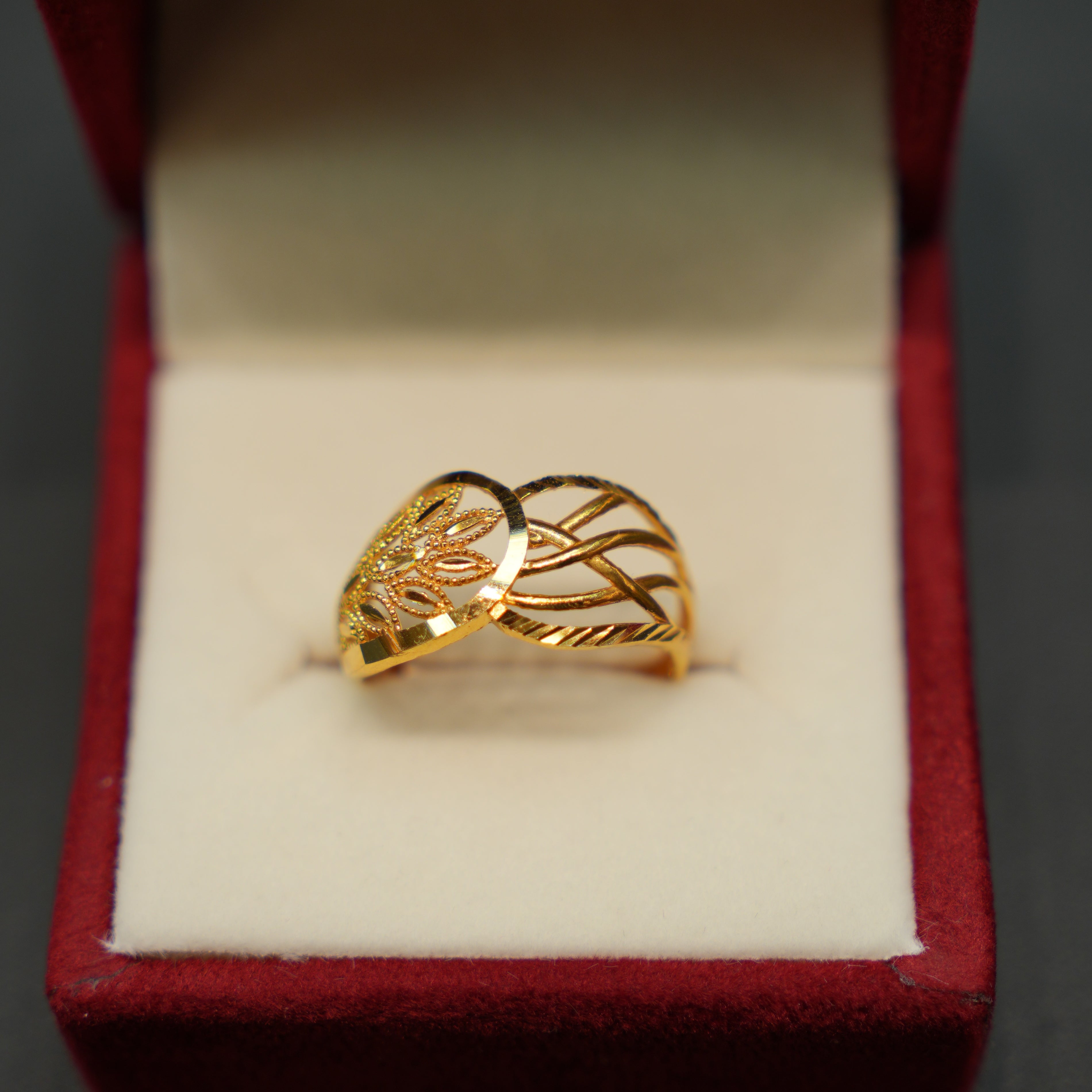 22K Gold Ladies Ring