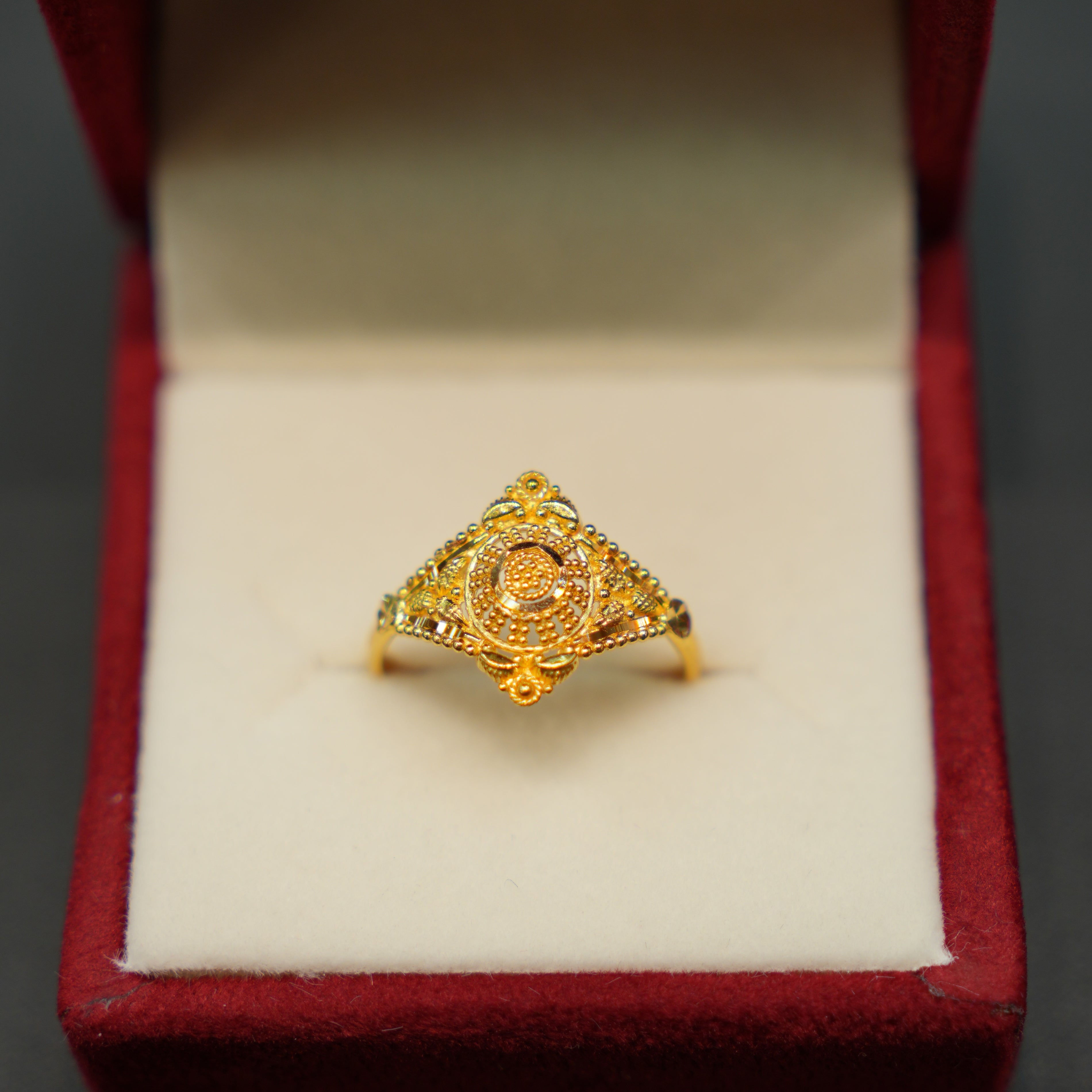 22K Gold Ladies Ring