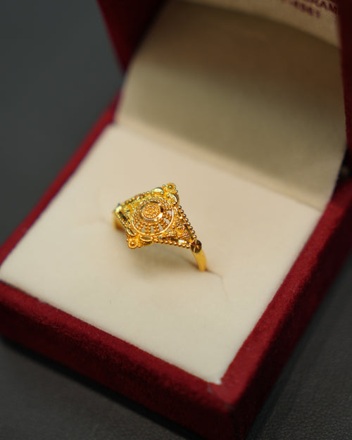 22K Gold Ladies Ring