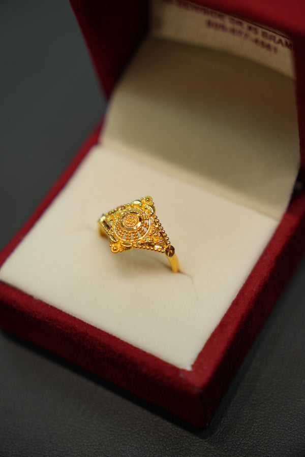 22K Gold Refined Ladies Ring