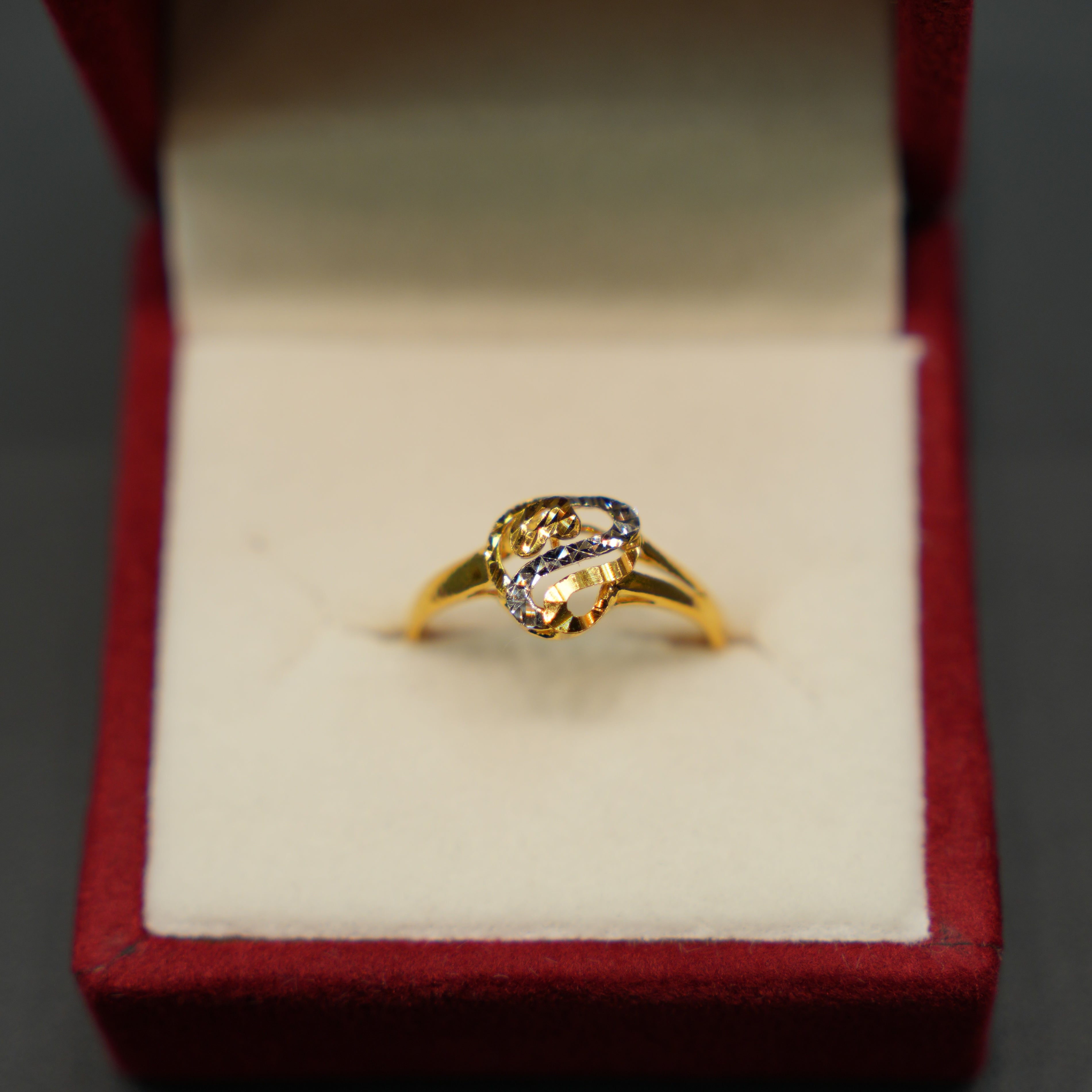 22K Gold Ladies Ring