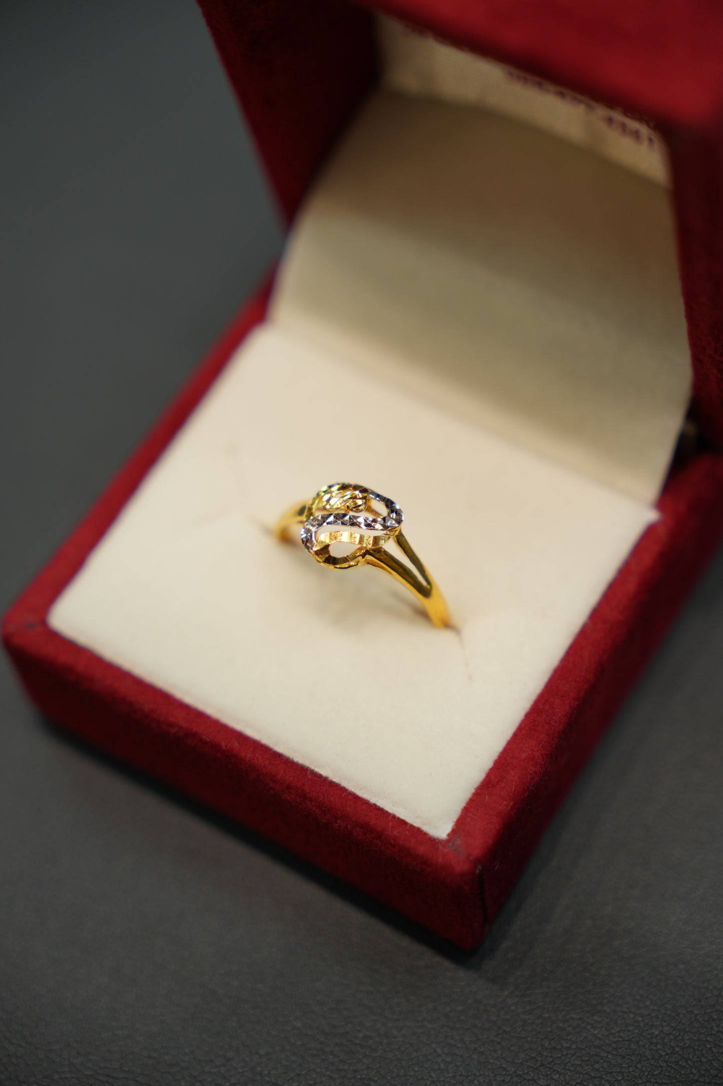 22K Gold Ladies Ring