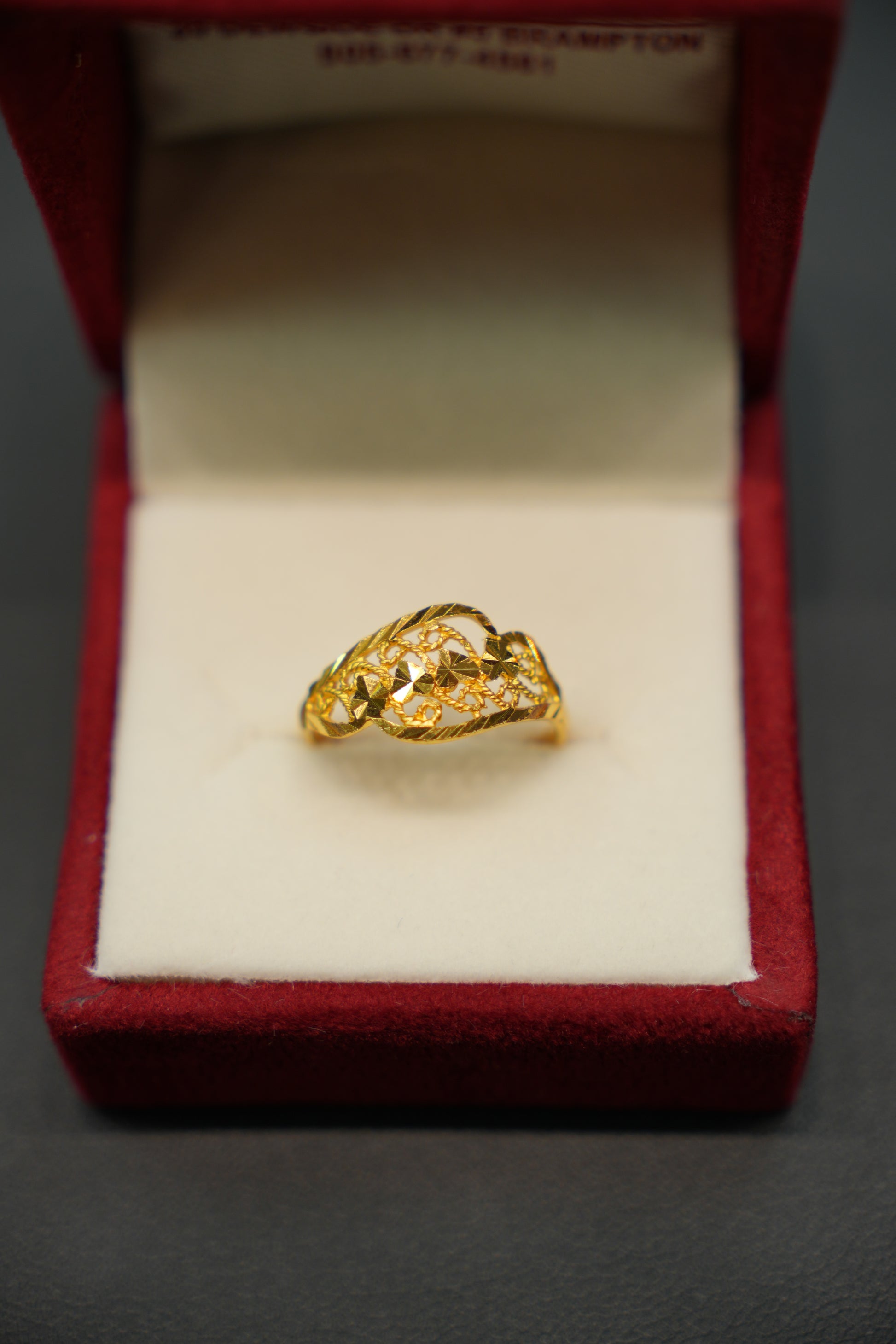 Luxury gold ring perfect for gifting and weddings