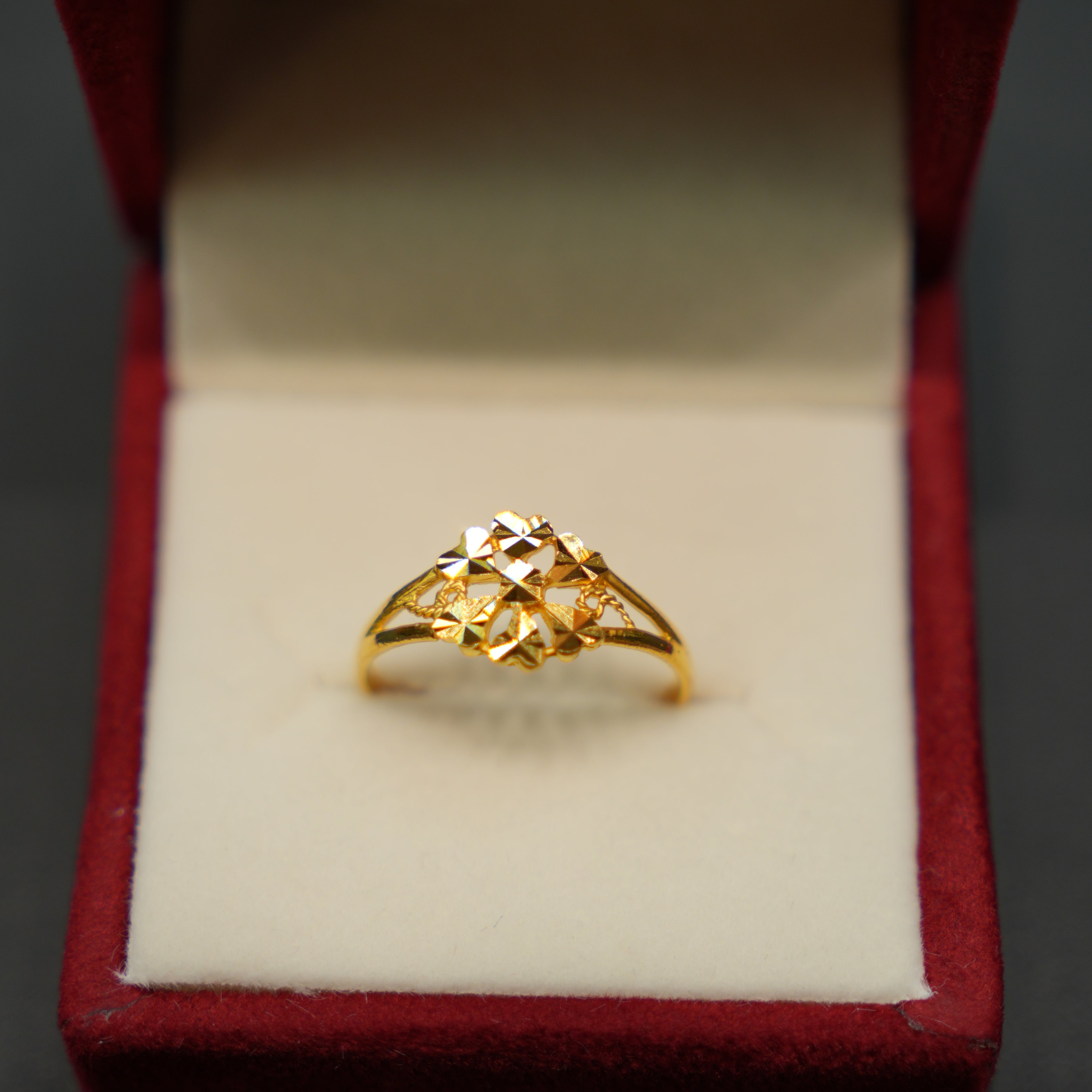 22K Gold Ladies Ring