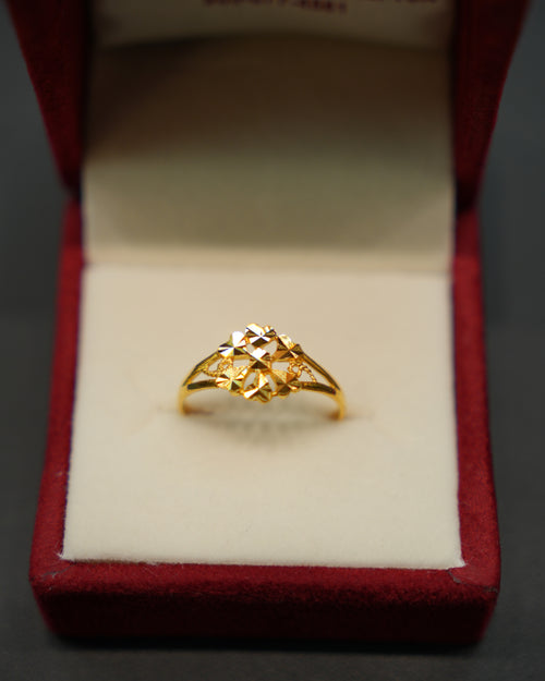 22K Gold Ladies Ring