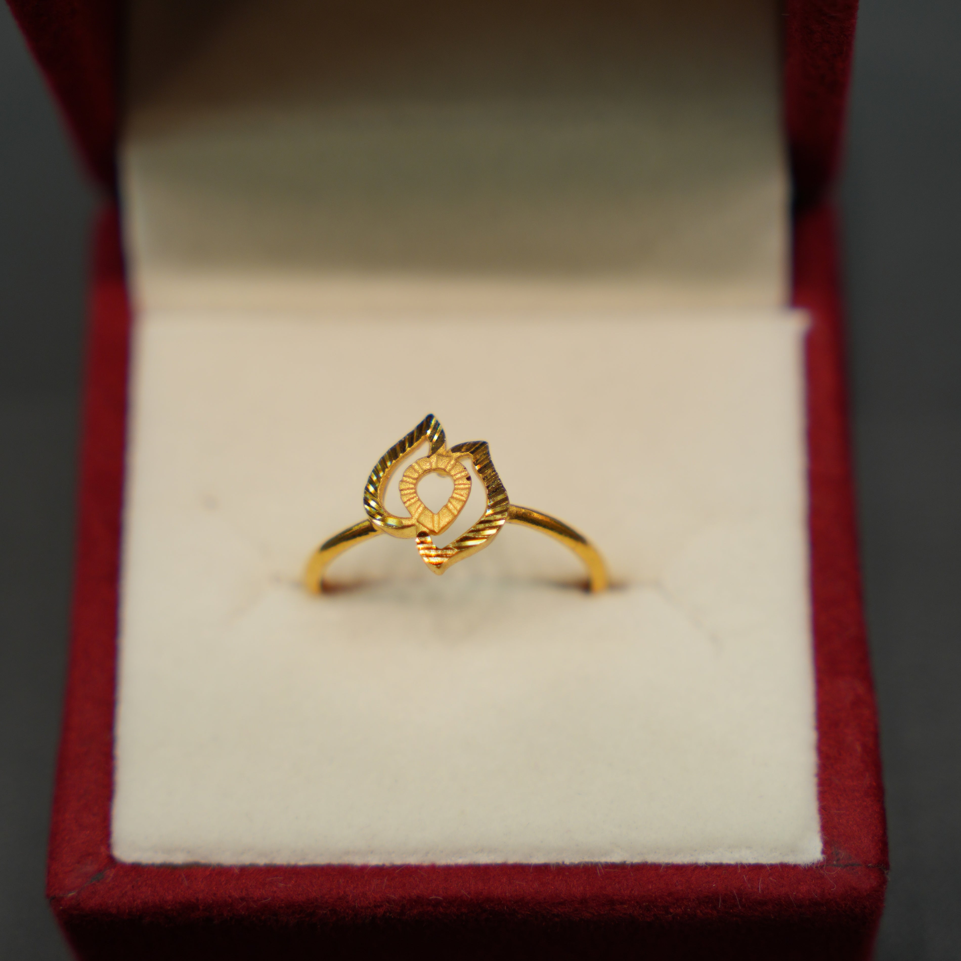 22K Gold Ladies Ring