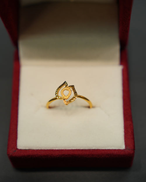 22K Gold Ladies Ring