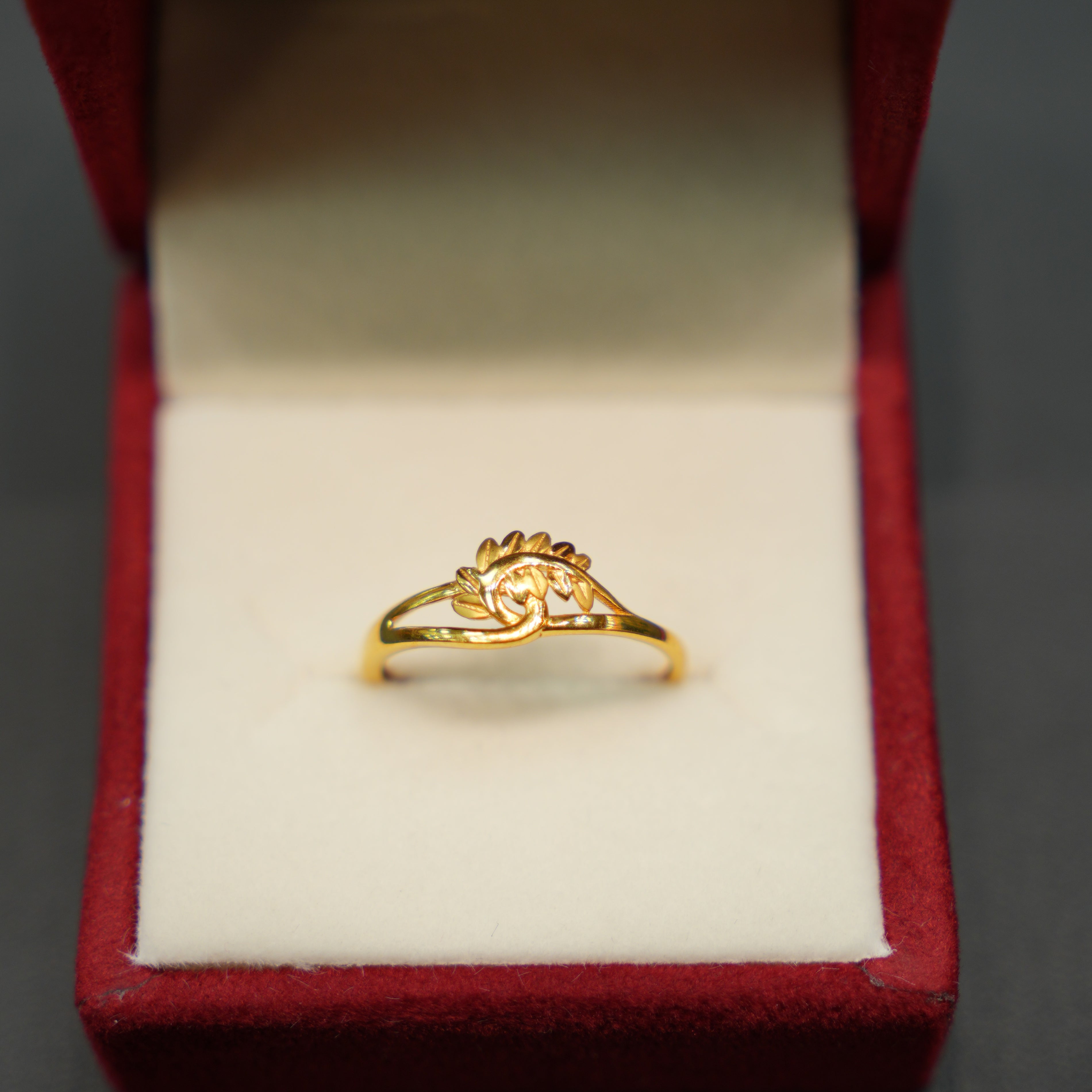 22K Gold Ladies Ring
