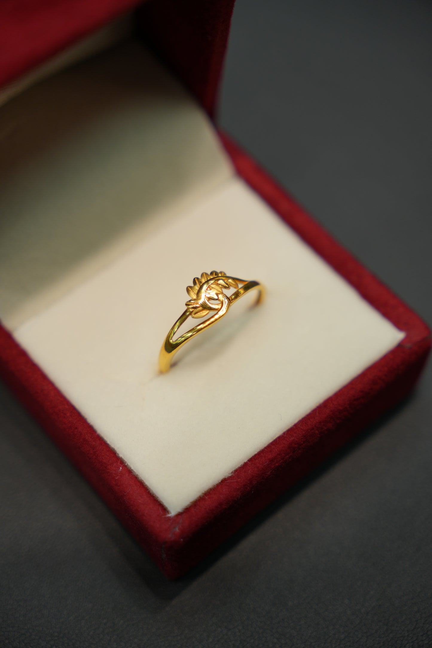 22K Gold Ladies Ring