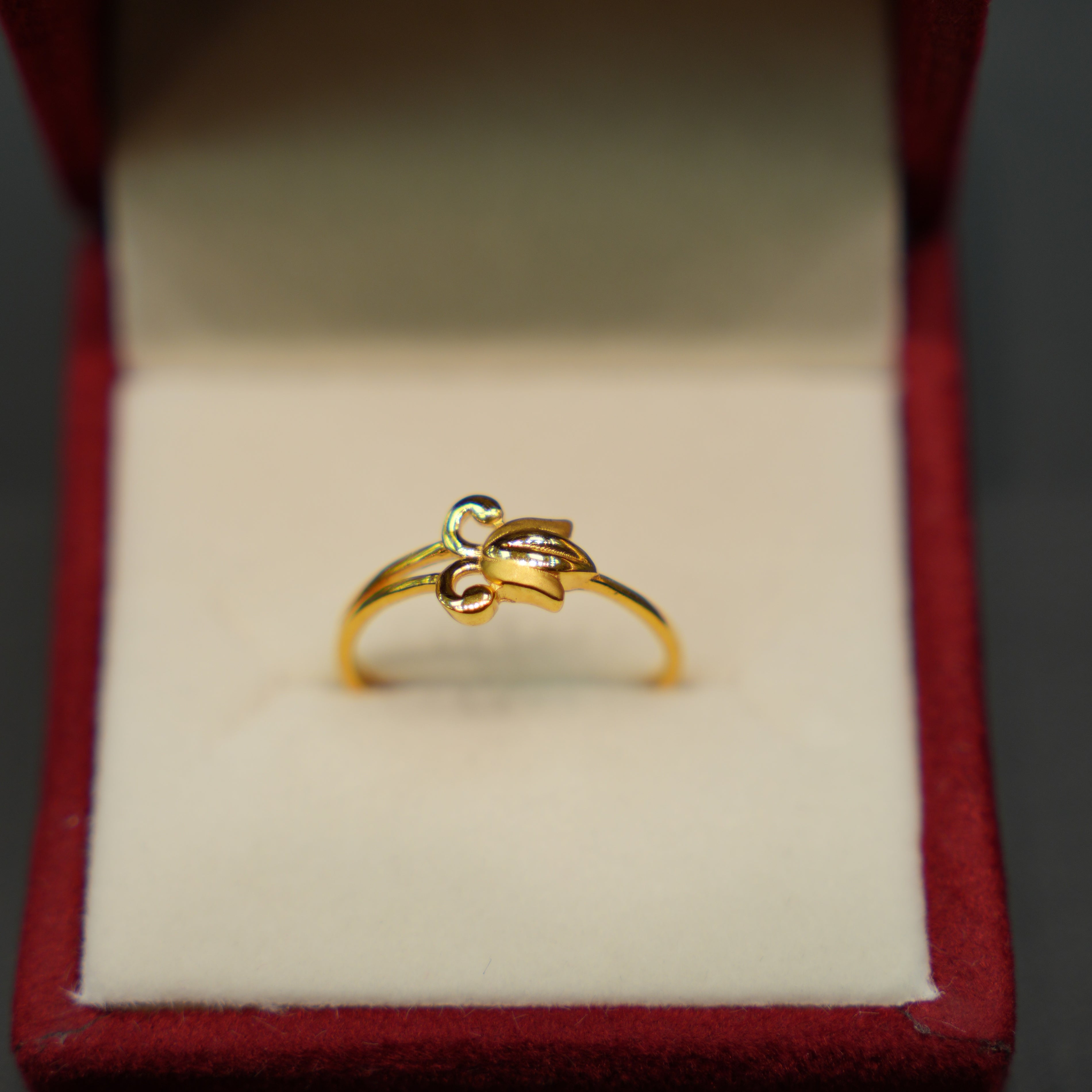 22K Gold Ladies Ring