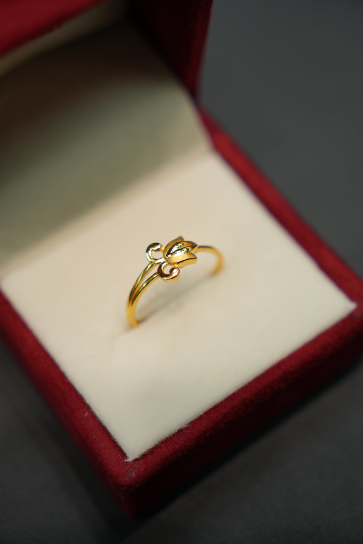 22K Gold Ladies Ring