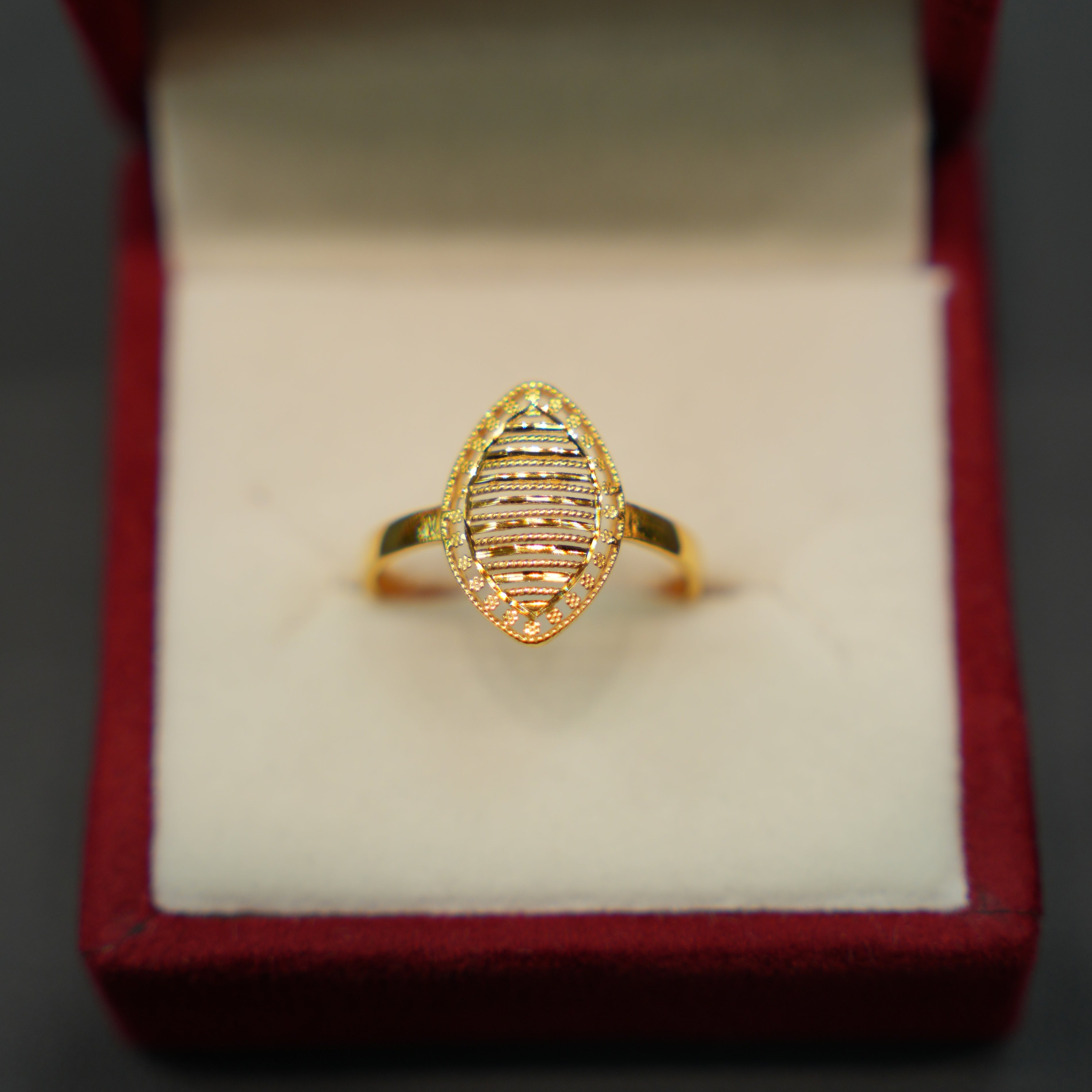22K Gold Ladies Ring