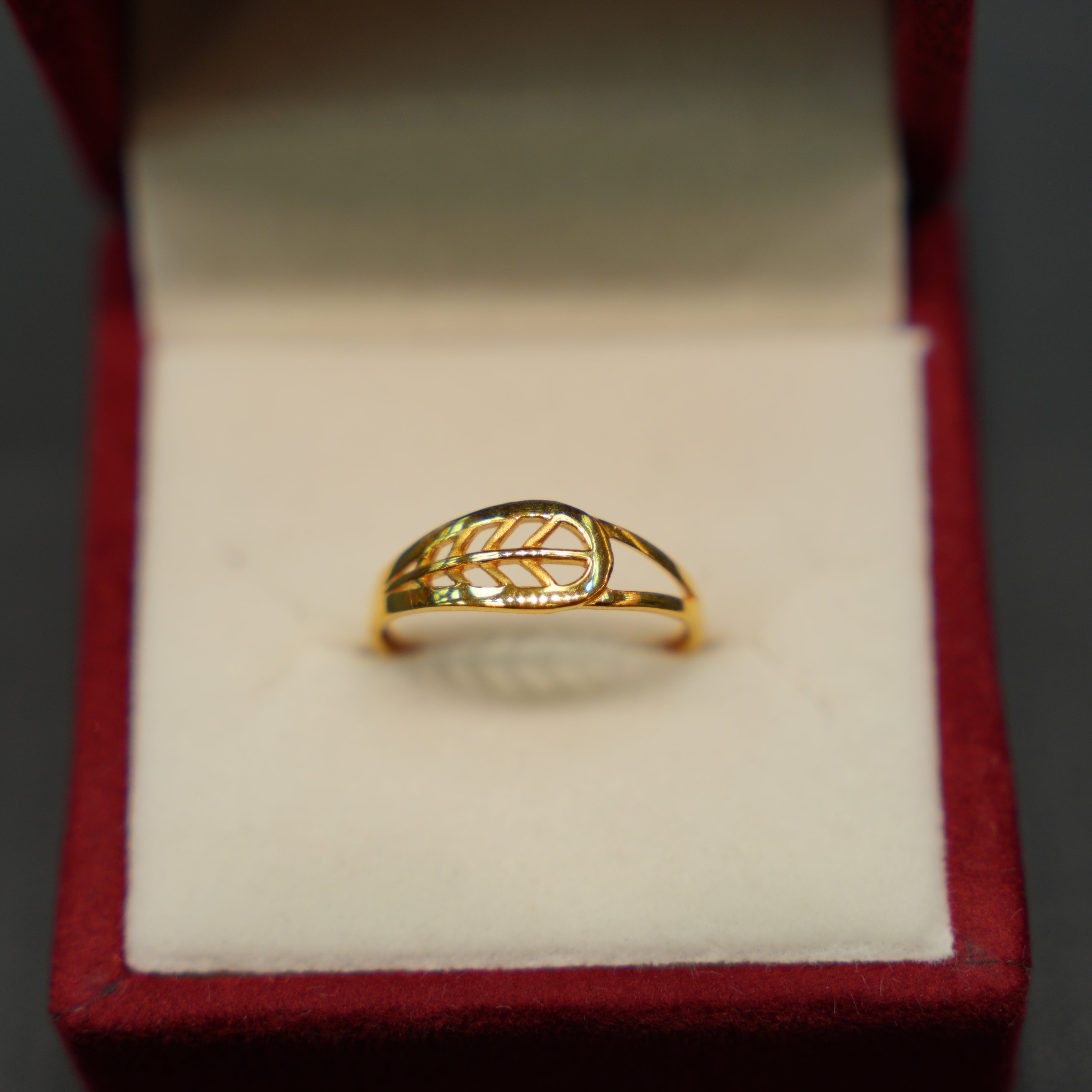 22K Gold Ladies Ring