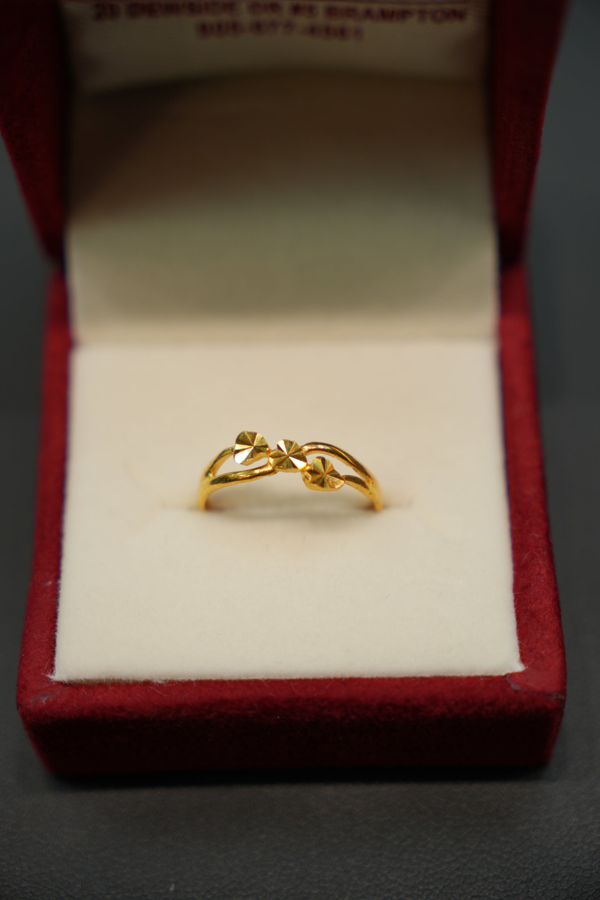 Side profile of elegant yellow gold ring