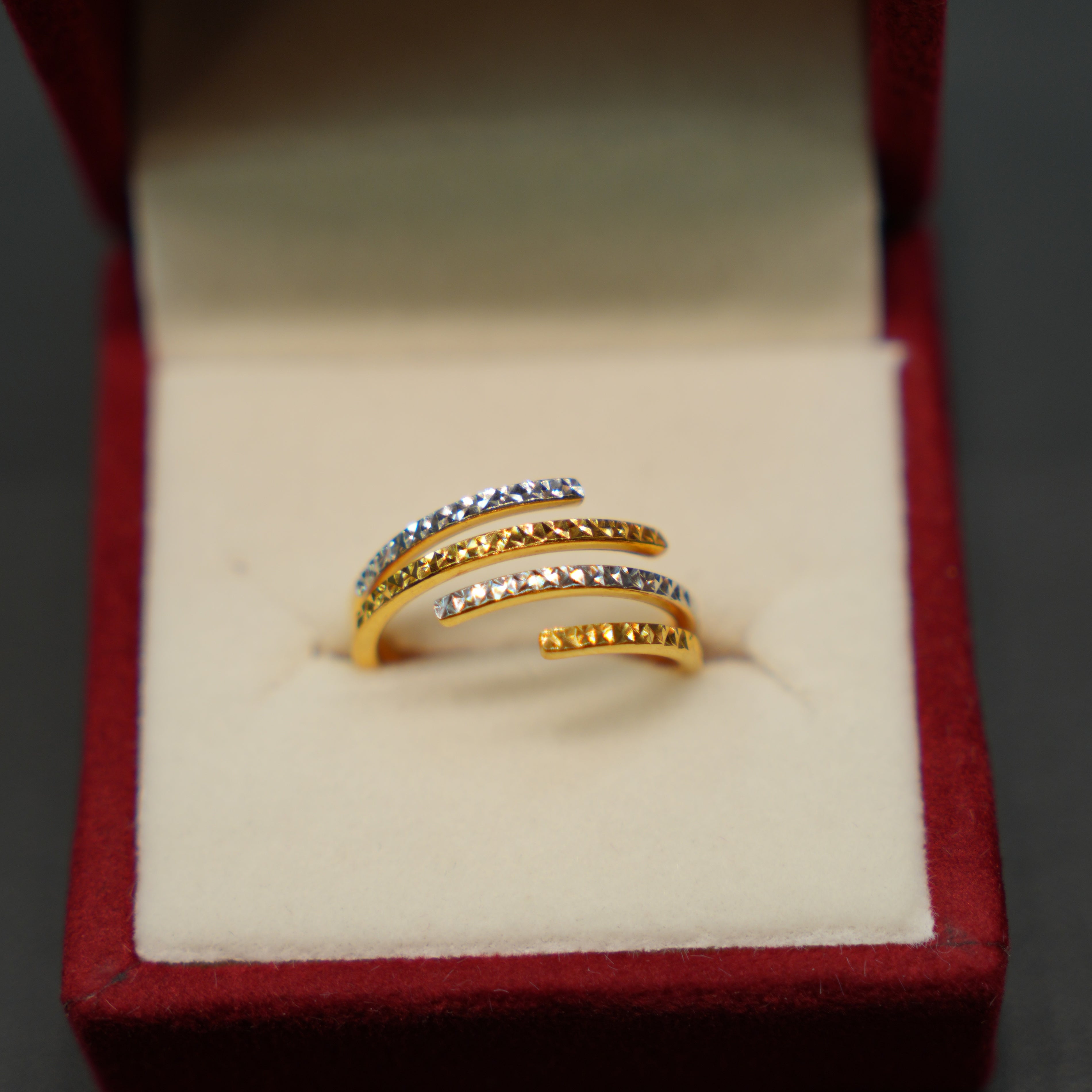 22K Gold Ladies Ring