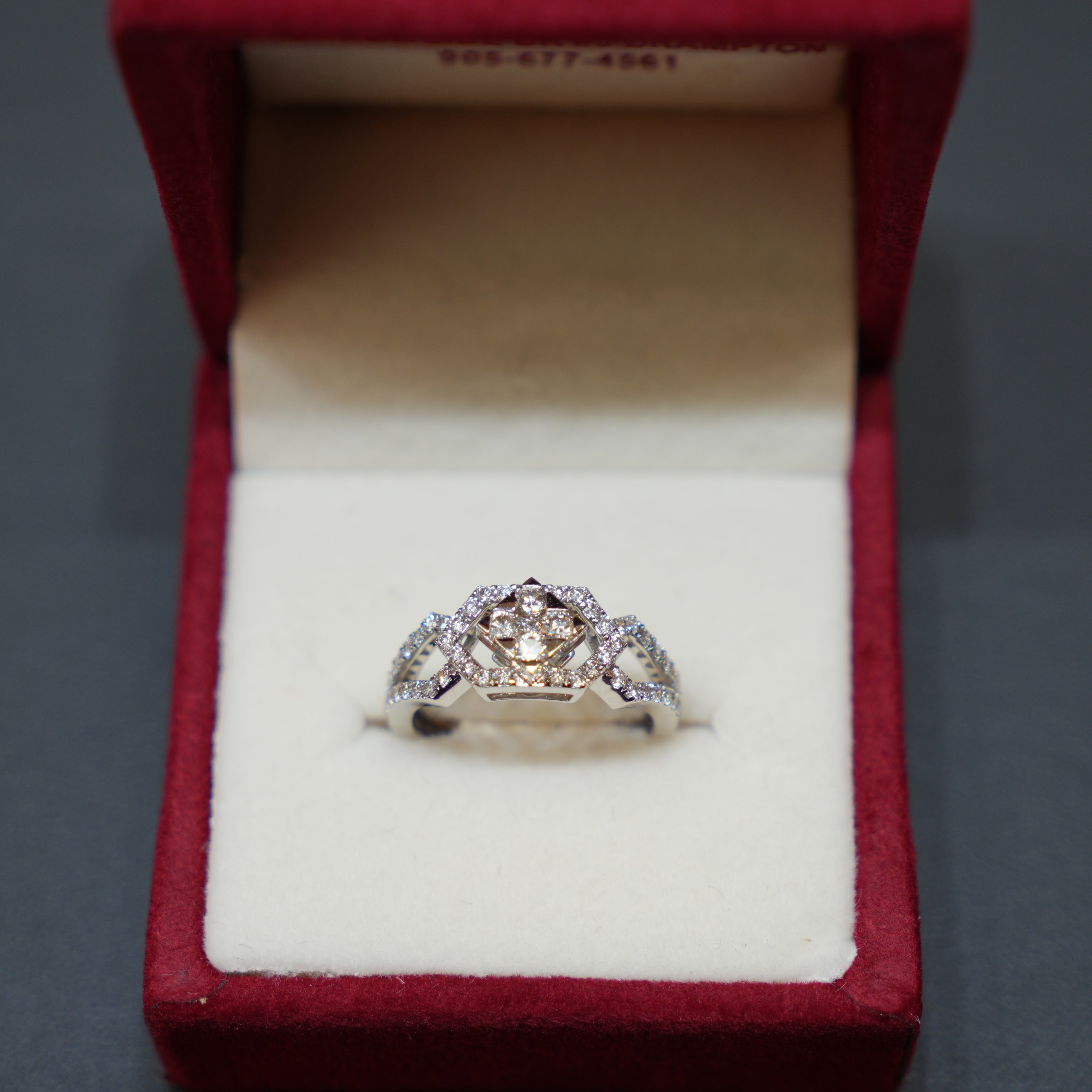 18K Gold Natural Diamond Ring