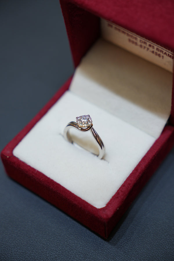 14K Gold Minimal Diamond Ring