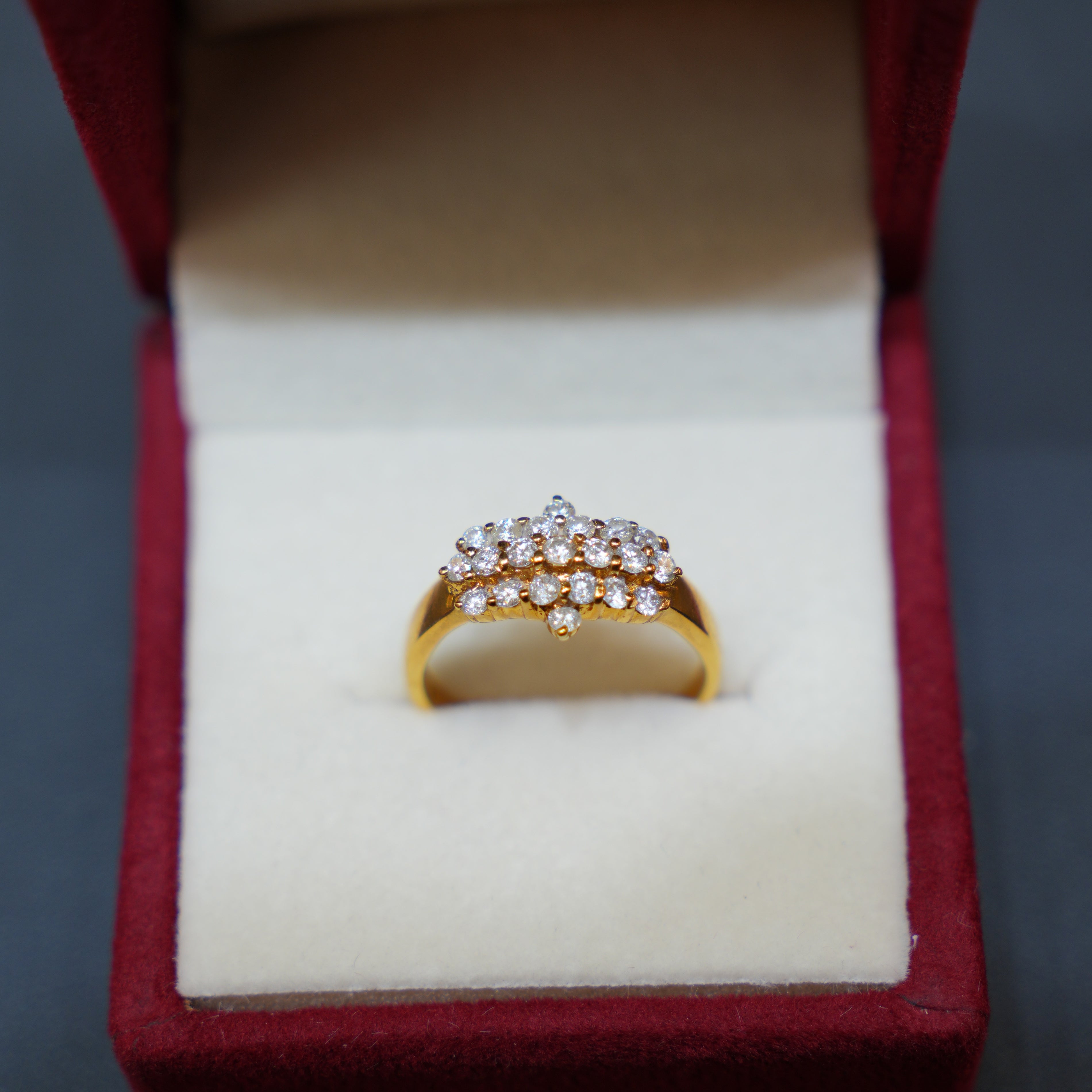 18K Natural Diamond Elegant Ring