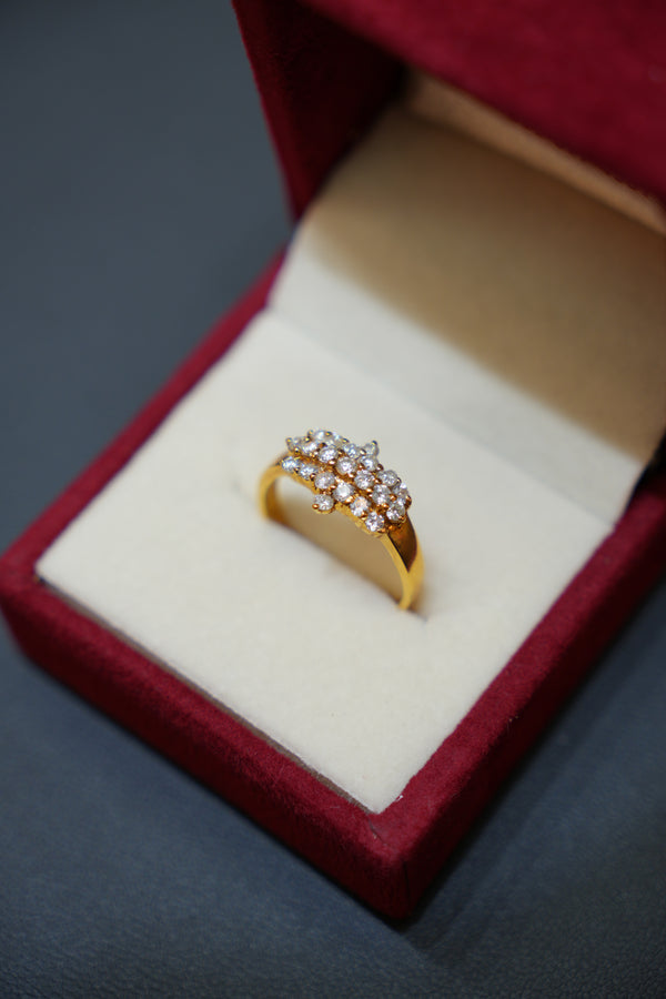 18K Natural Diamond Elegant Ring